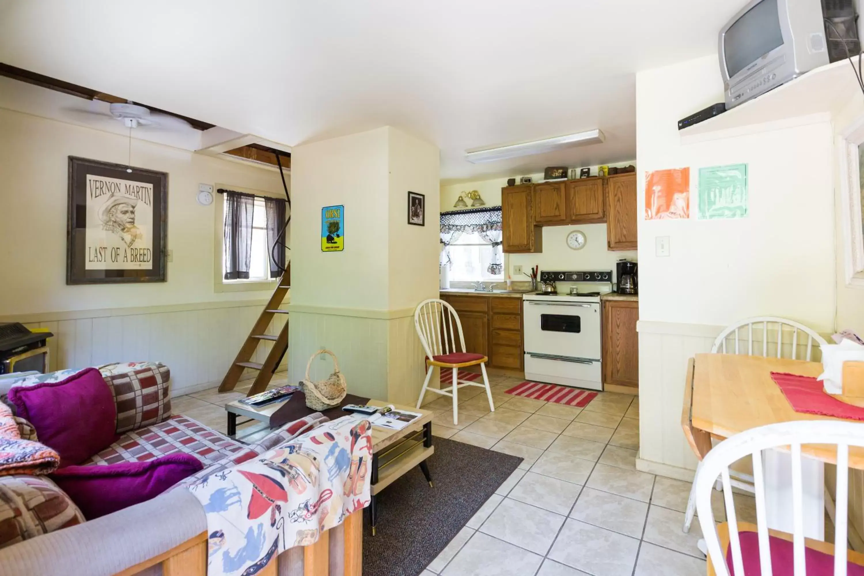 Kitchen or kitchenette, Dining Area in Crown King Cabins Bradshaw