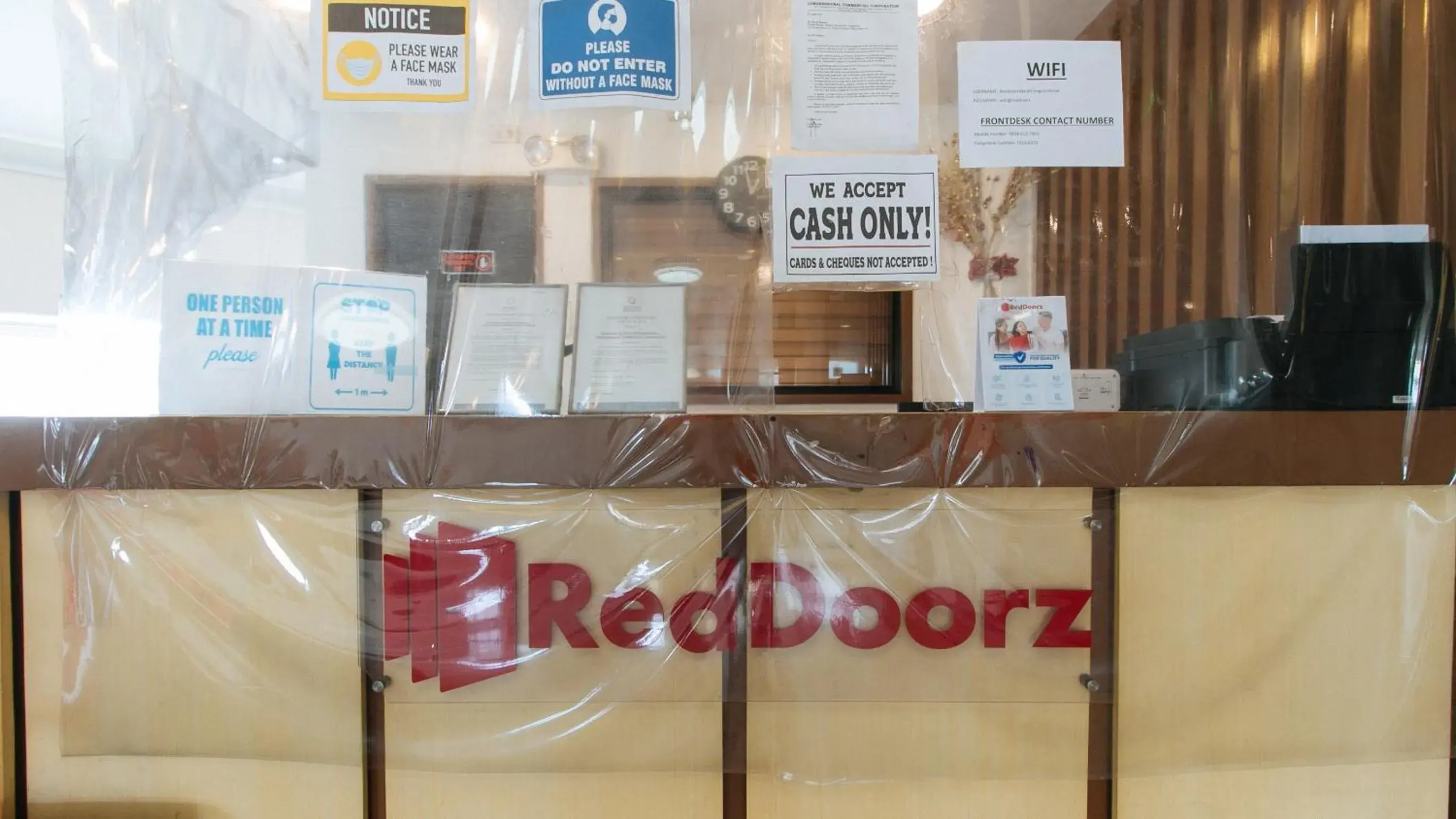 Lobby or reception in RedDoorz Plus at EDSA Congressional - Vaccinated Staff