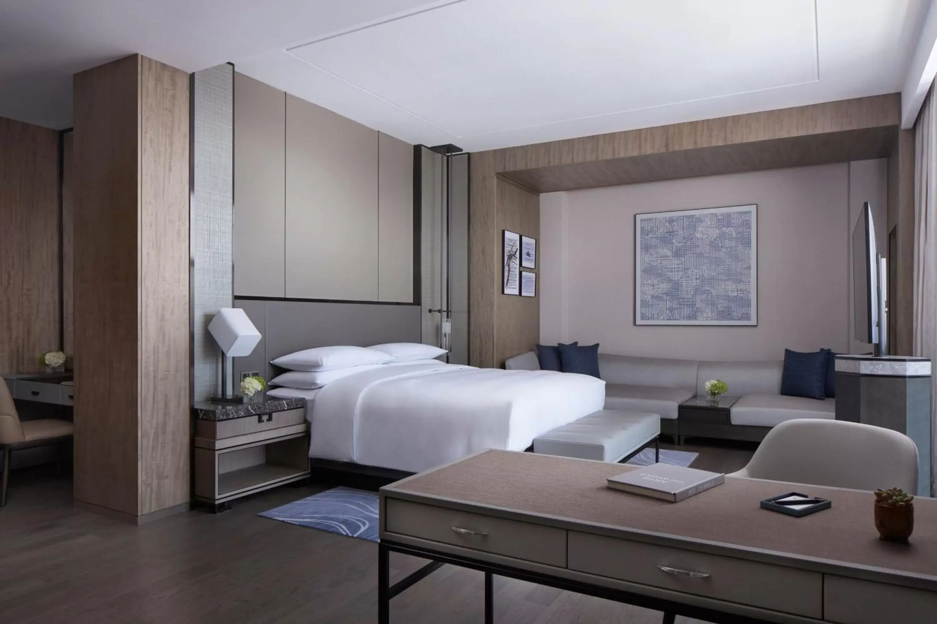 Lounge or bar, Bed in Foshan Marriott Hotel