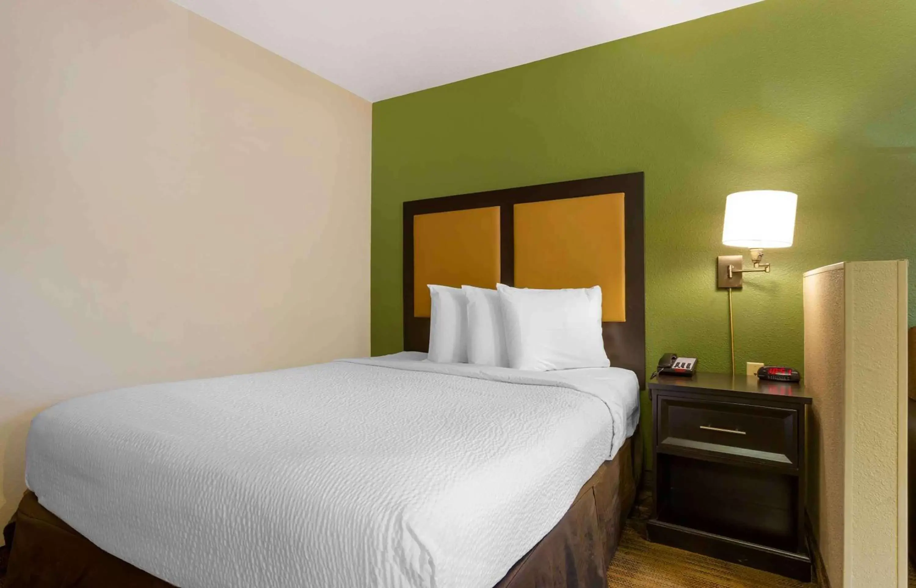 Bedroom, Bed in Extended Stay America Suites - Phoenix - Airport - E Oak St