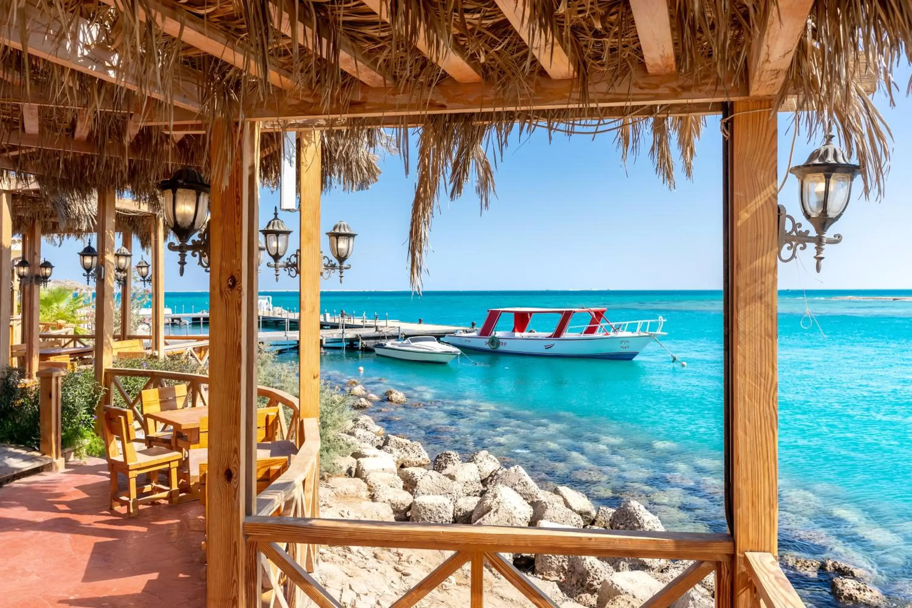 Lounge or bar, Beach in Swiss Inn Resort Hurghada