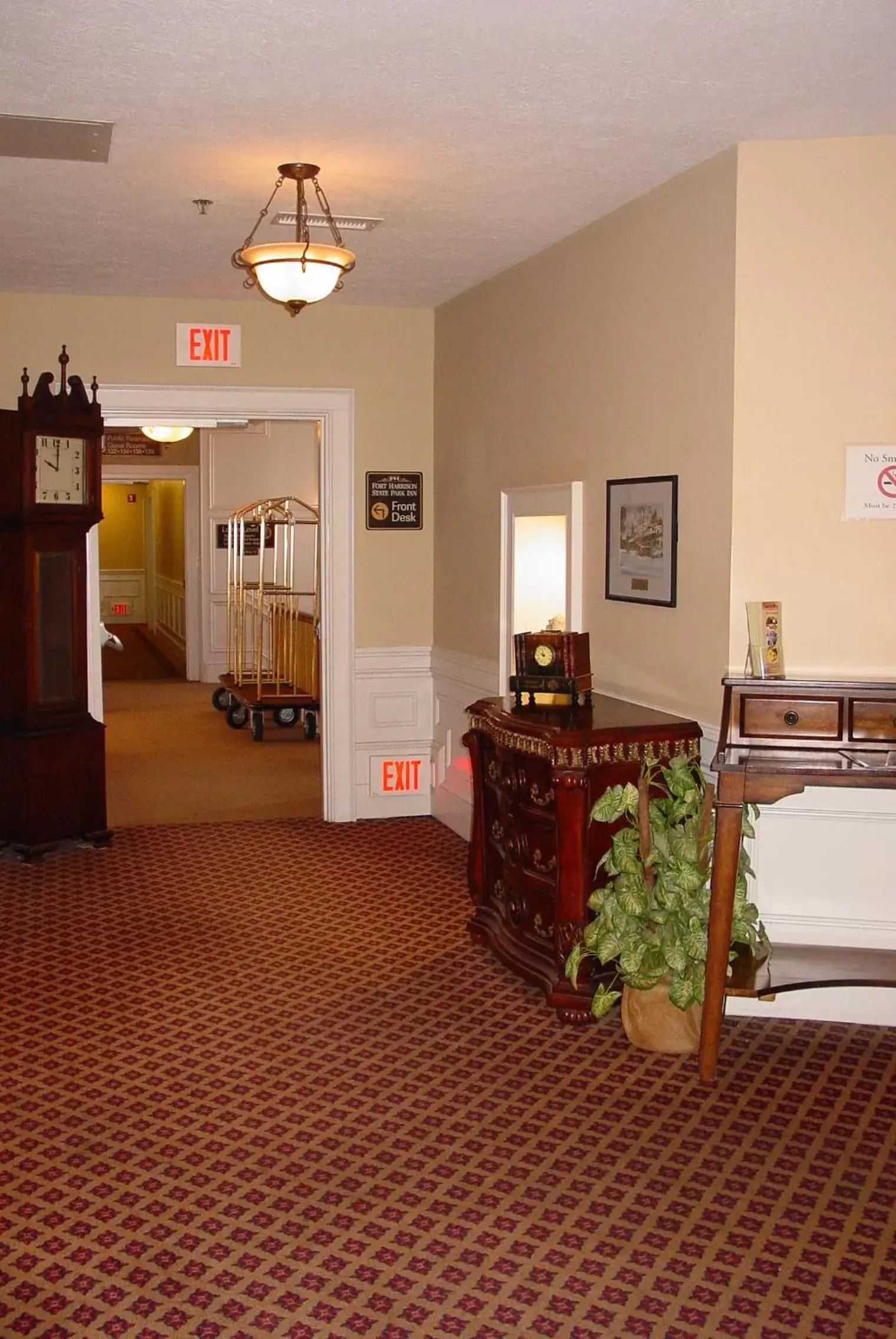 Lobby or reception in Fort Harrison State Park Inn