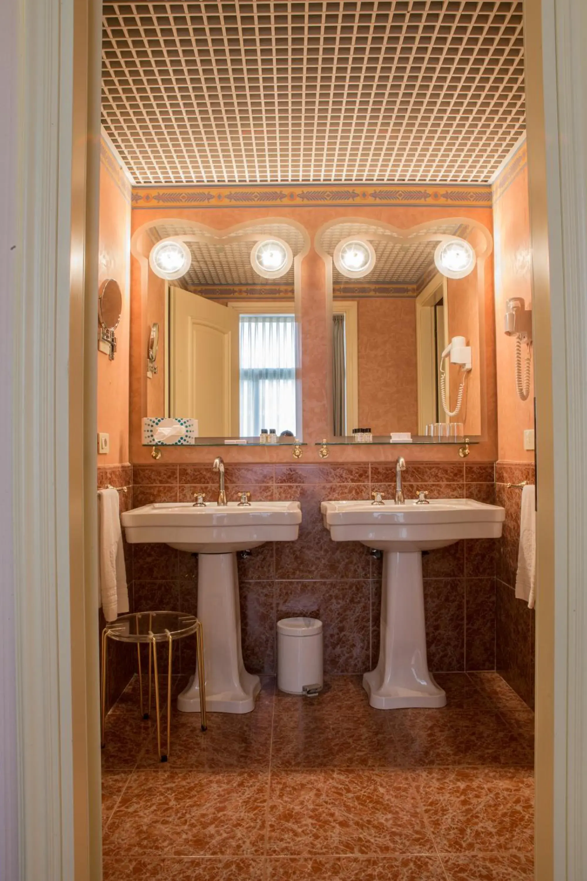 Bathroom in Grand Hotel Astoria