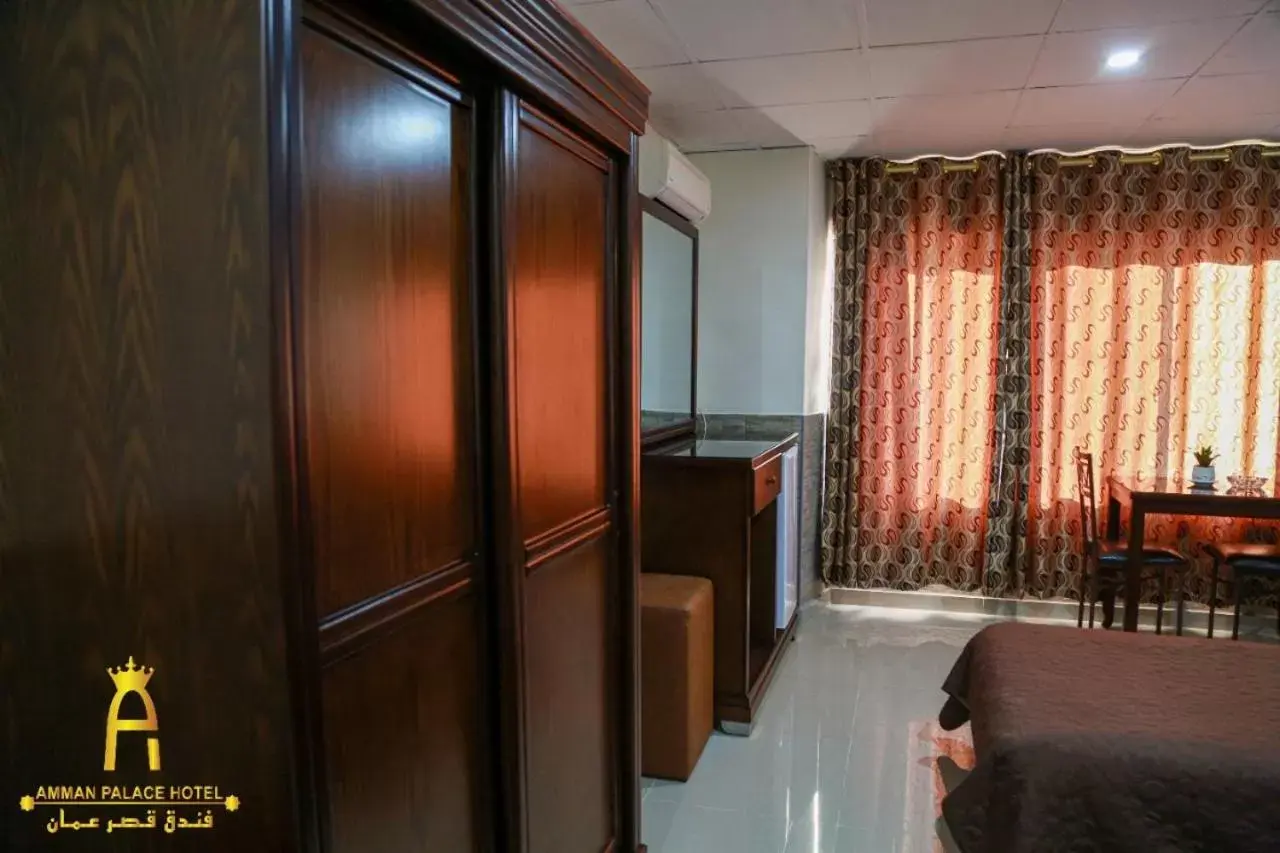 Bedroom, TV/Entertainment Center in Amman Palace Hotel