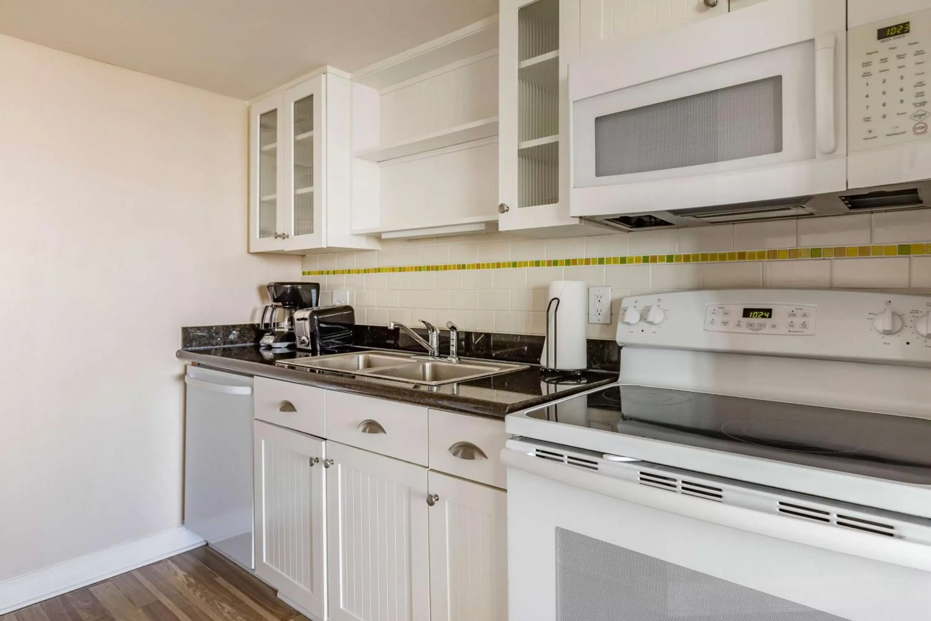 Kitchen or kitchenette, Kitchen/Kitchenette in Hilton Vacation Club Ocean Beach Club Virginia Beach