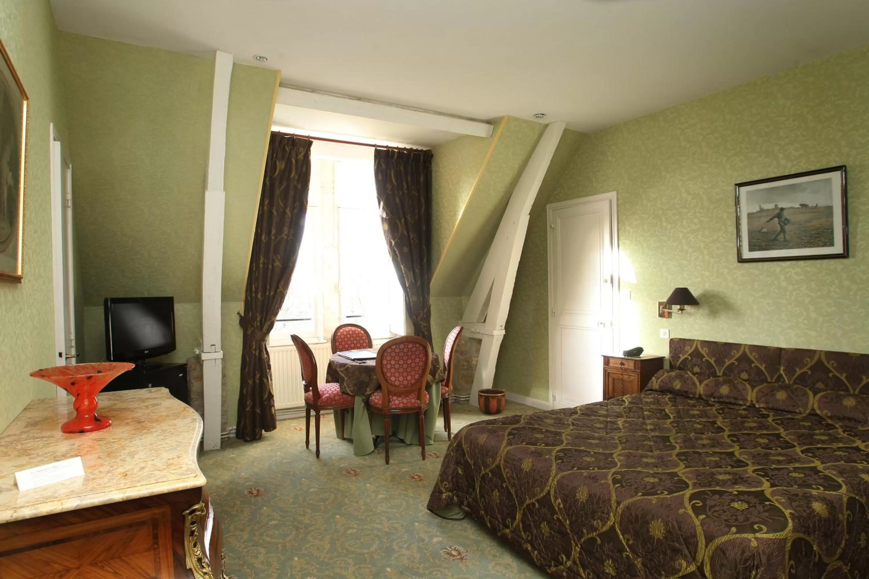 Photo of the whole room, Bed in Château de la Verie