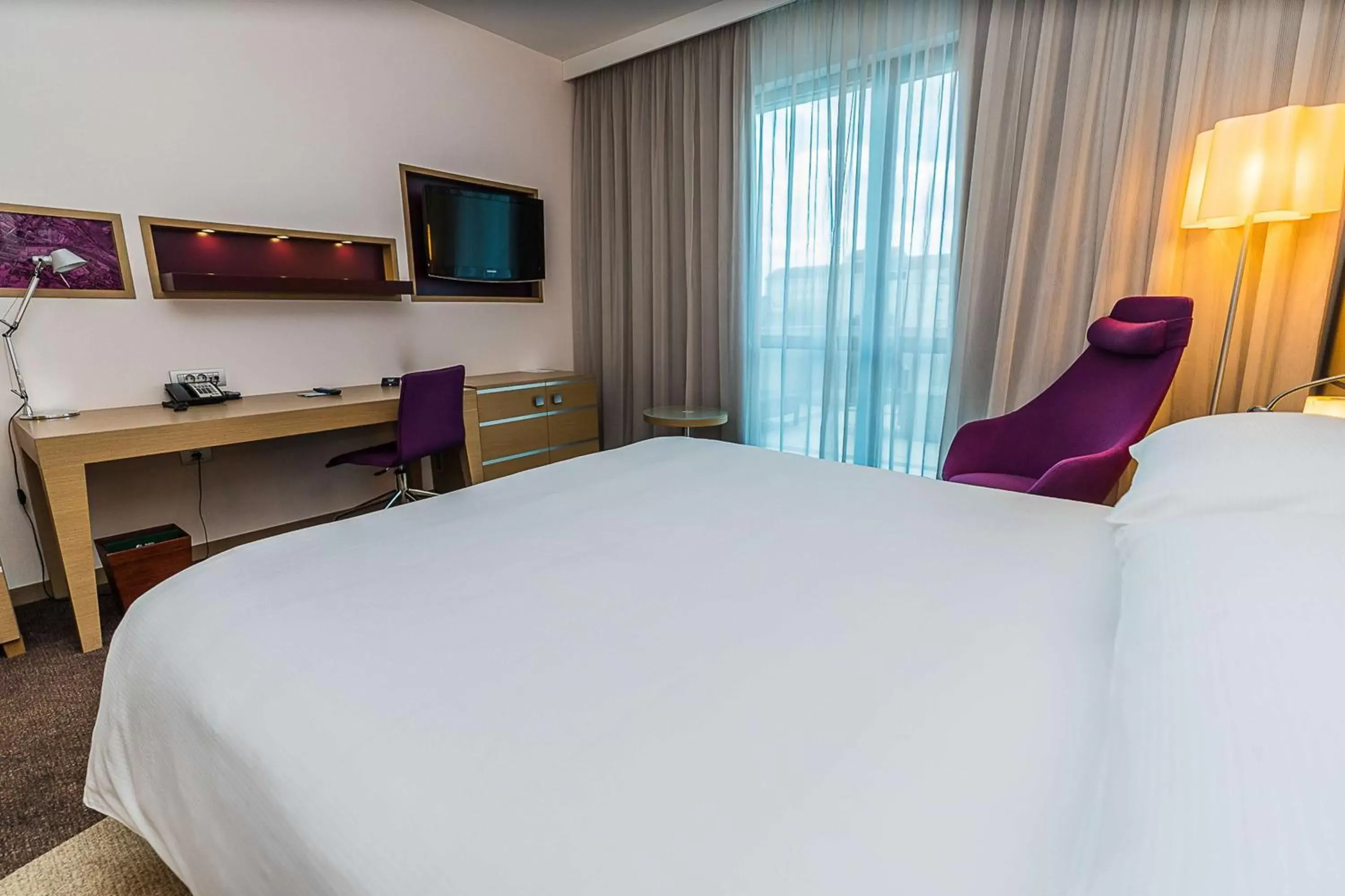 Bedroom, Bed in DoubleTree by Hilton Oradea