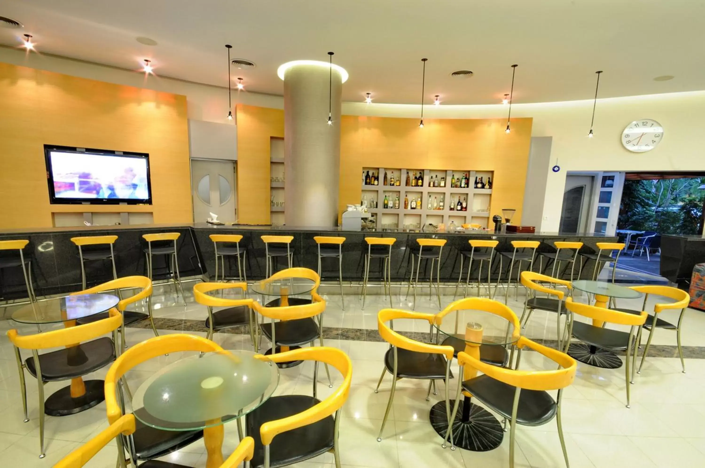 Lounge or bar, Restaurant/Places to Eat in Maritina Hotel
