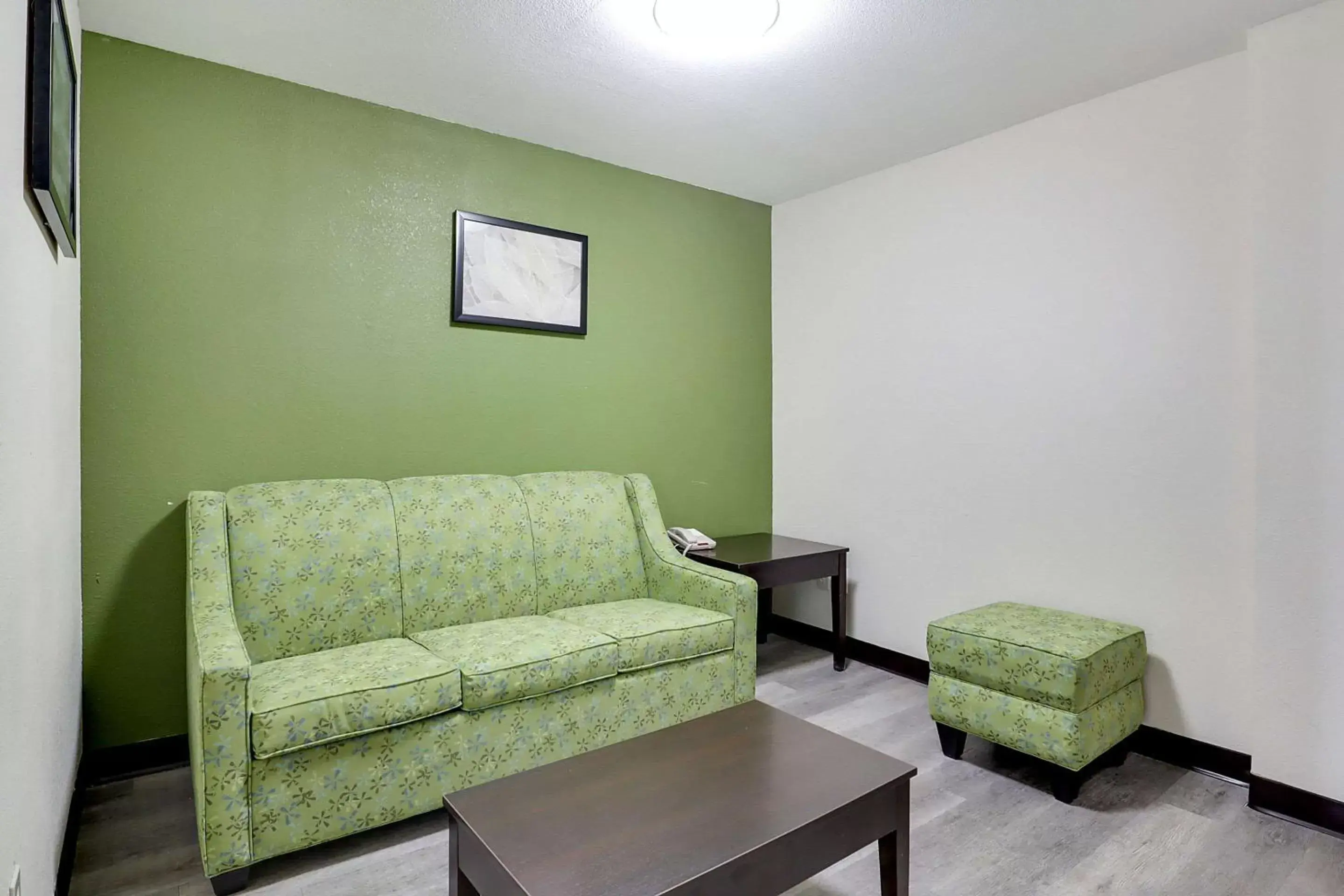 Bedroom, Seating Area in Quality Suites Albuquerque Airport