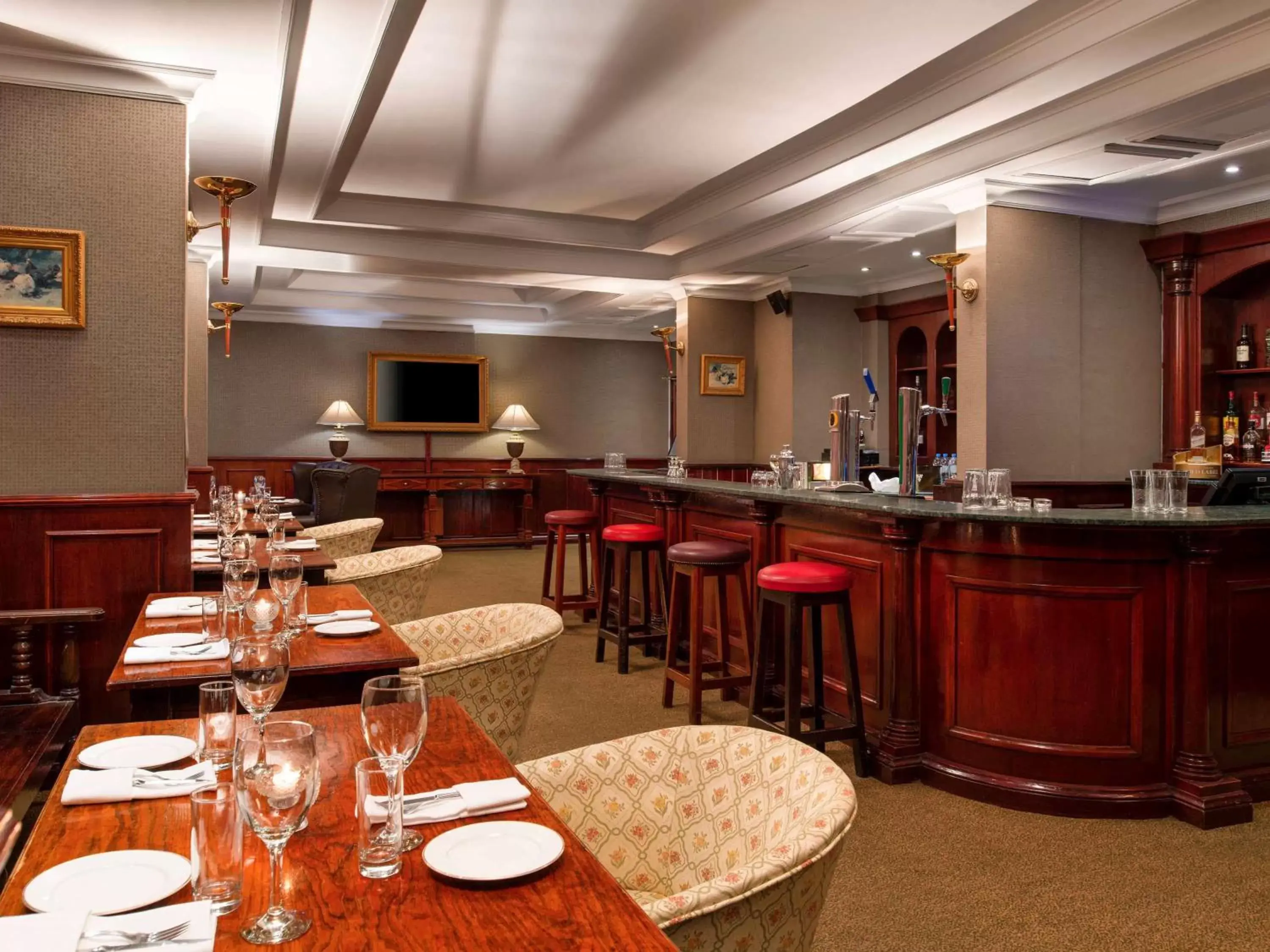 Lounge or bar, Restaurant/Places to Eat in M Grand Hotel Doha