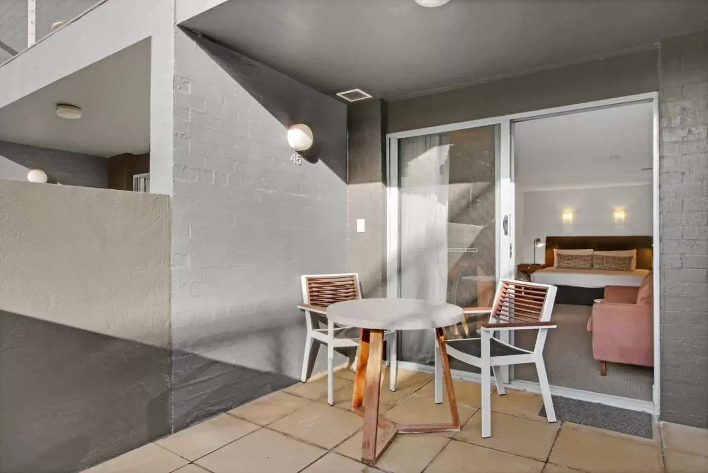 Balcony/Terrace, Dining Area in Bellevue On The Lakes