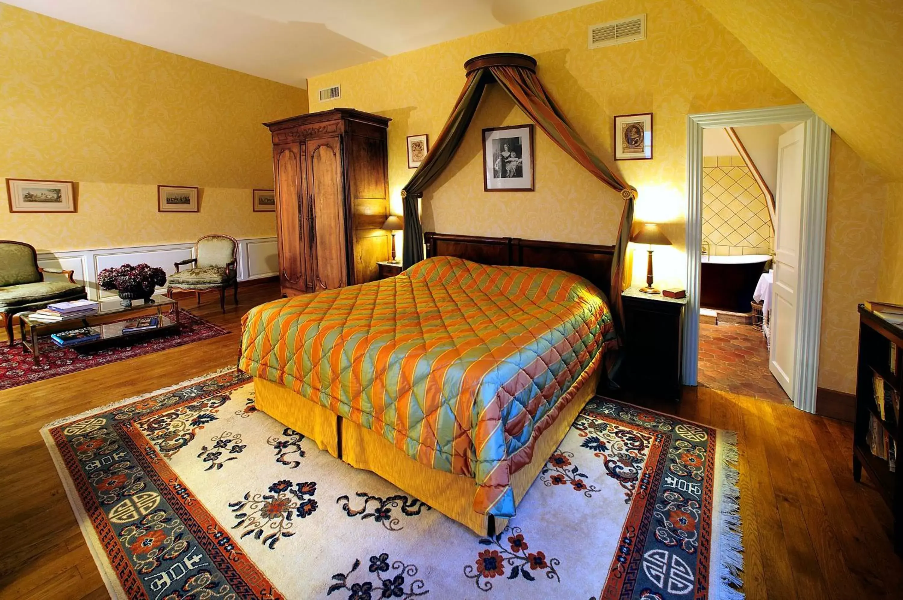 Bedroom, Bed in Château-Hôtel de Bourron