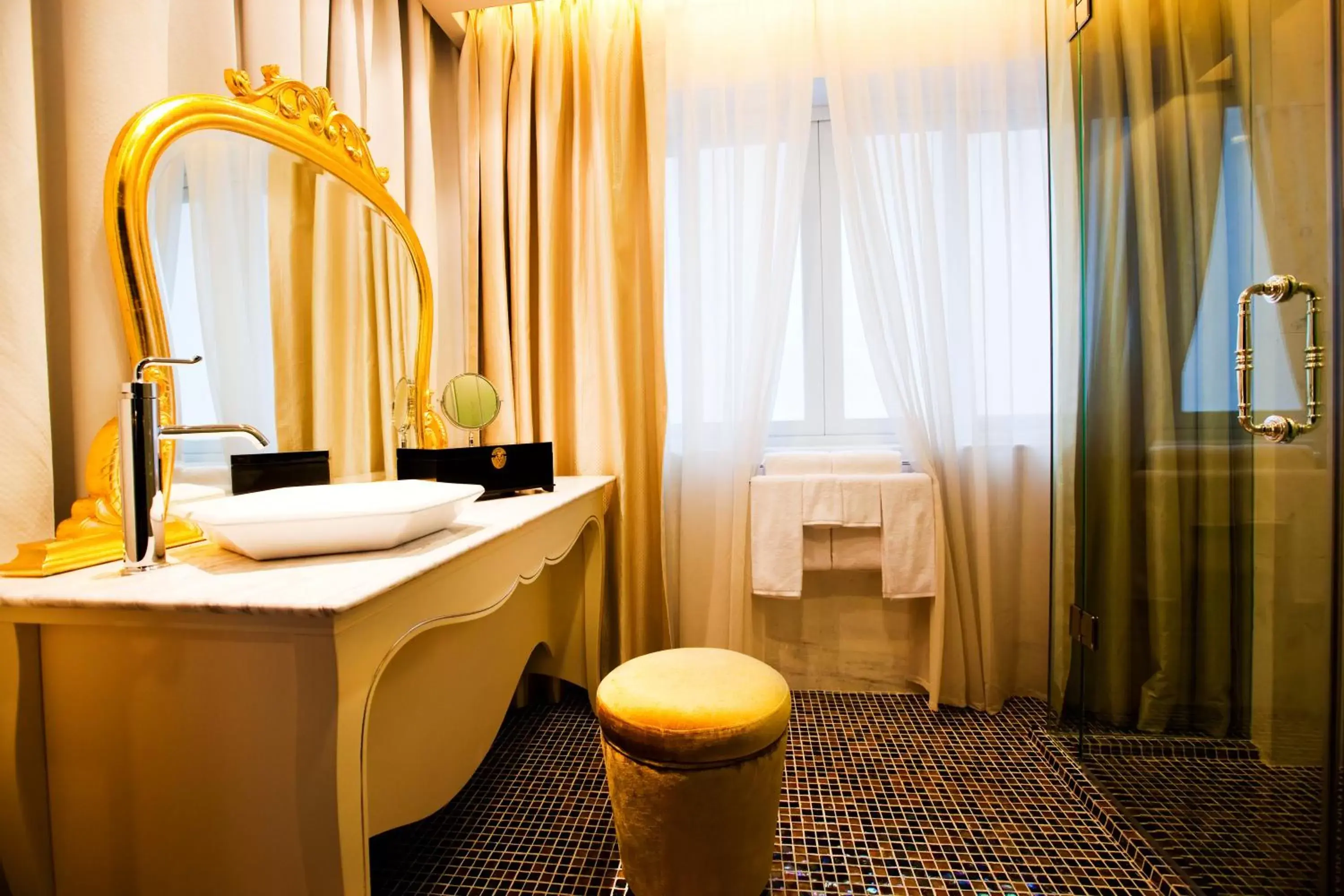 Bathroom in Hotel de l'Opera Hanoi - MGallery