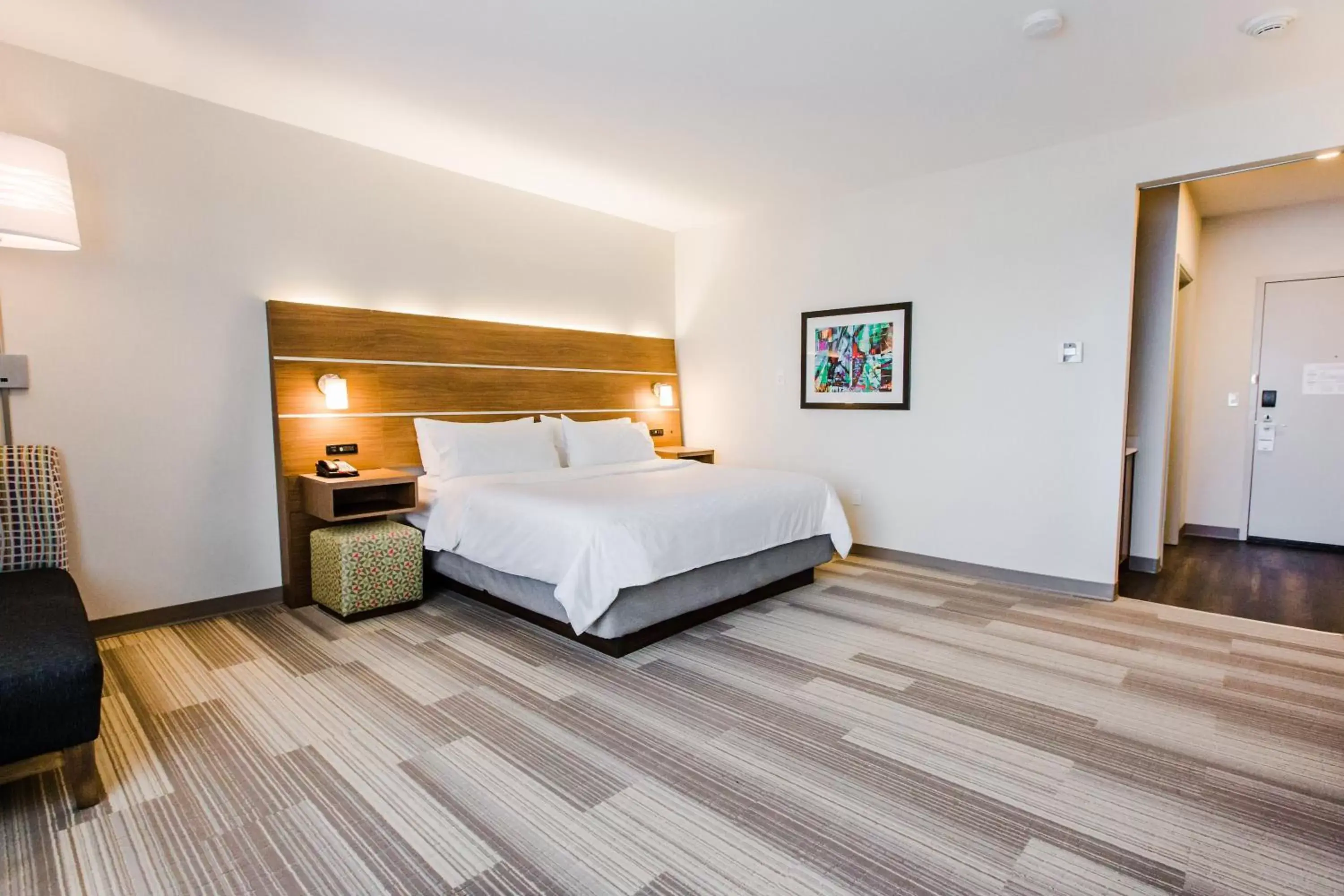 Photo of the whole room, Bed in Holiday Inn Express & Suites - West Edmonton-Mall Area, an IHG Hotel