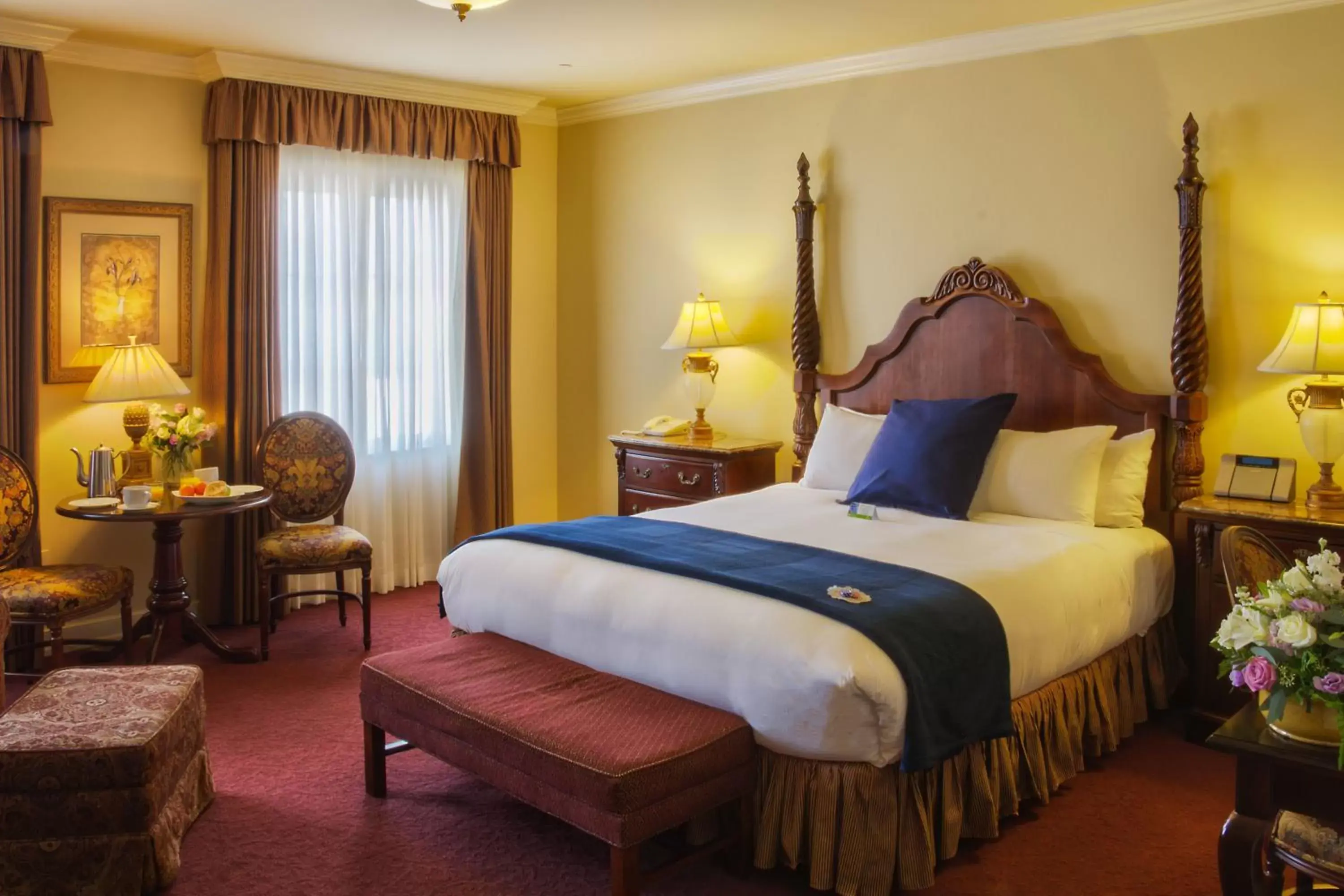King Room with Spa Bath in Carlton Hotel