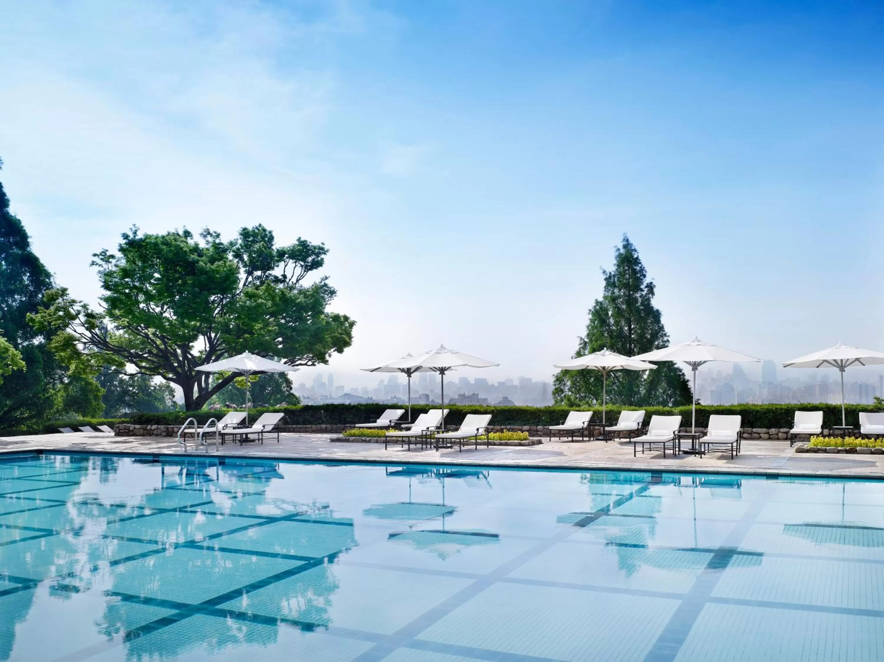 Swimming pool in Grand Hyatt Seoul