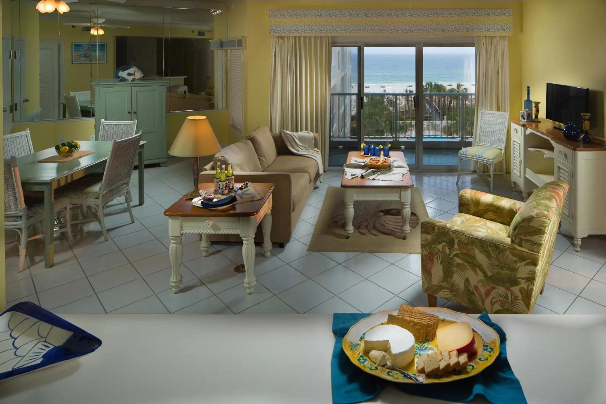 Living room in Palm Beach Resort Orange Beach a Ramada by Wyndham