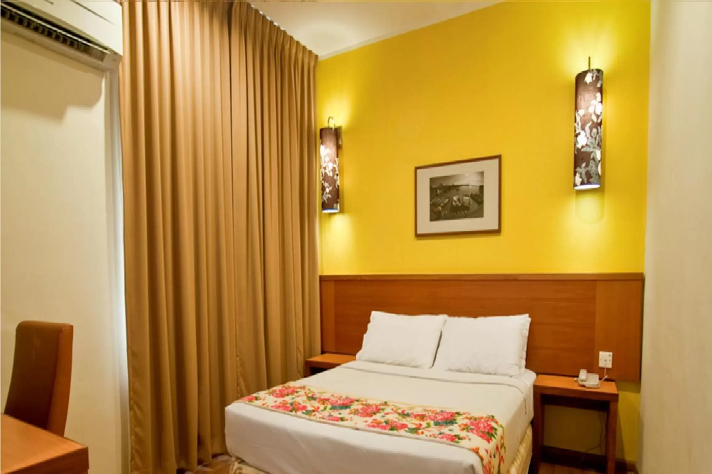 Bedroom, Bed in Victoria Inn, Penang