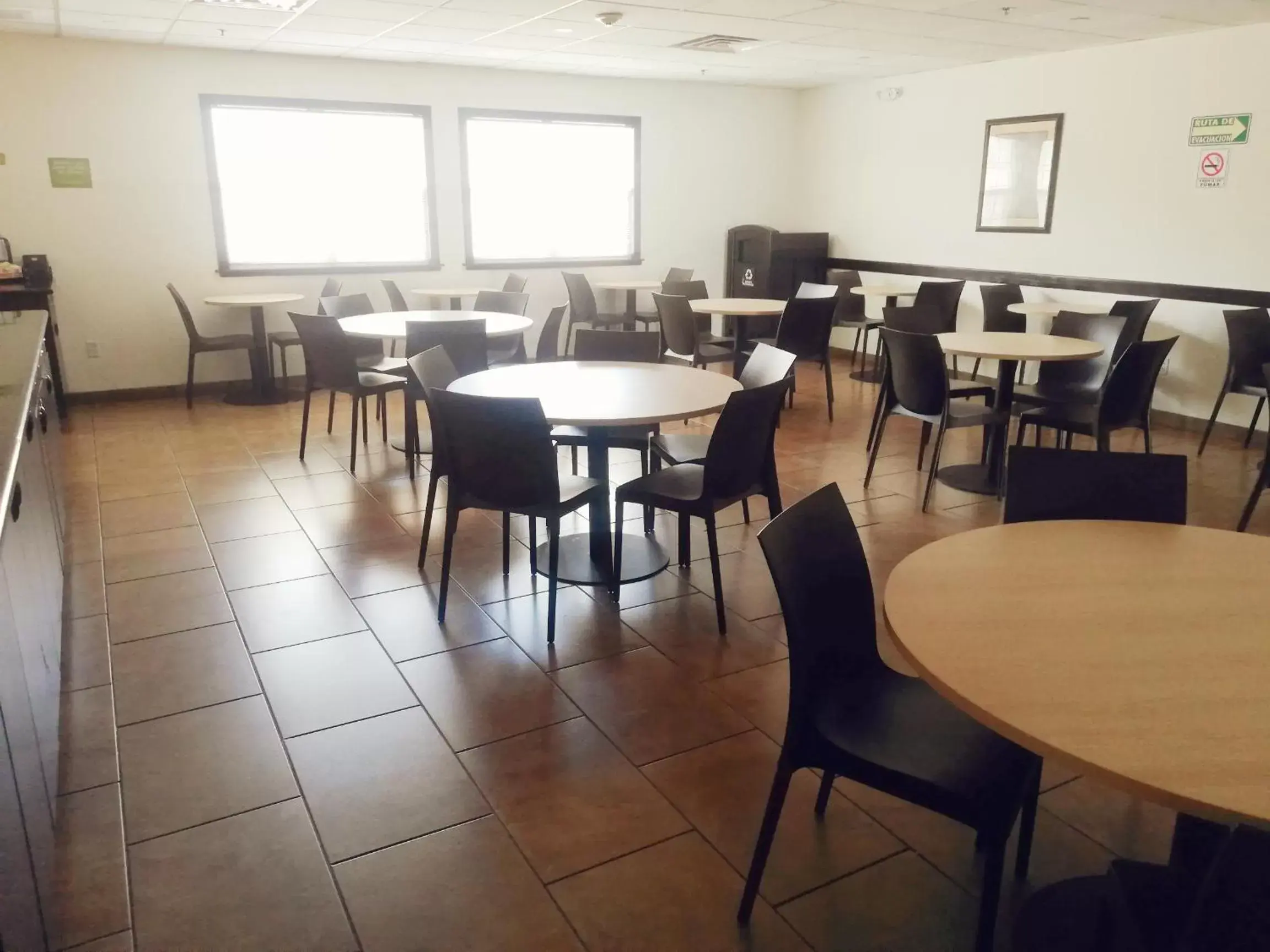 Restaurant/places to eat in Microtel Inn and Suites by Wyndham Toluca Restaurant/places to eat in Microtel Inn and Suites by Wyndham Toluca