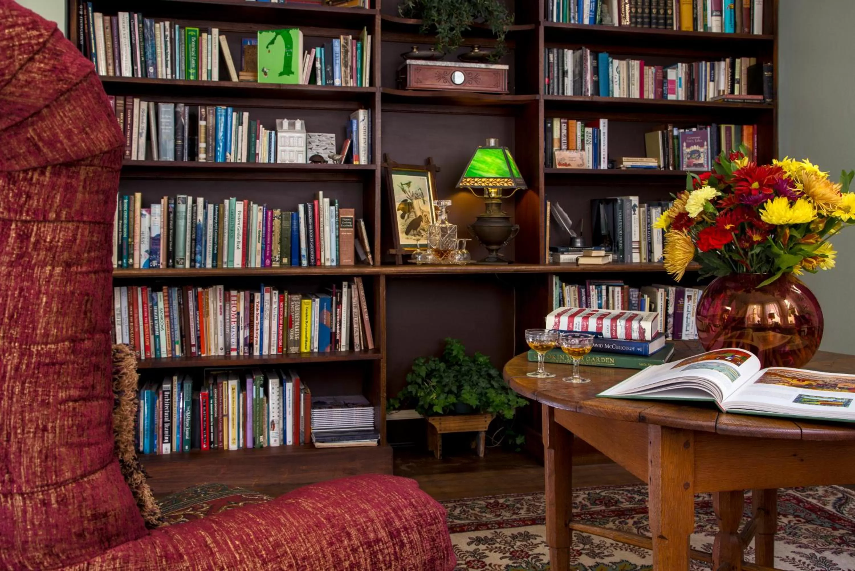 Library in Rachael's Dowry Bed and Breakfast