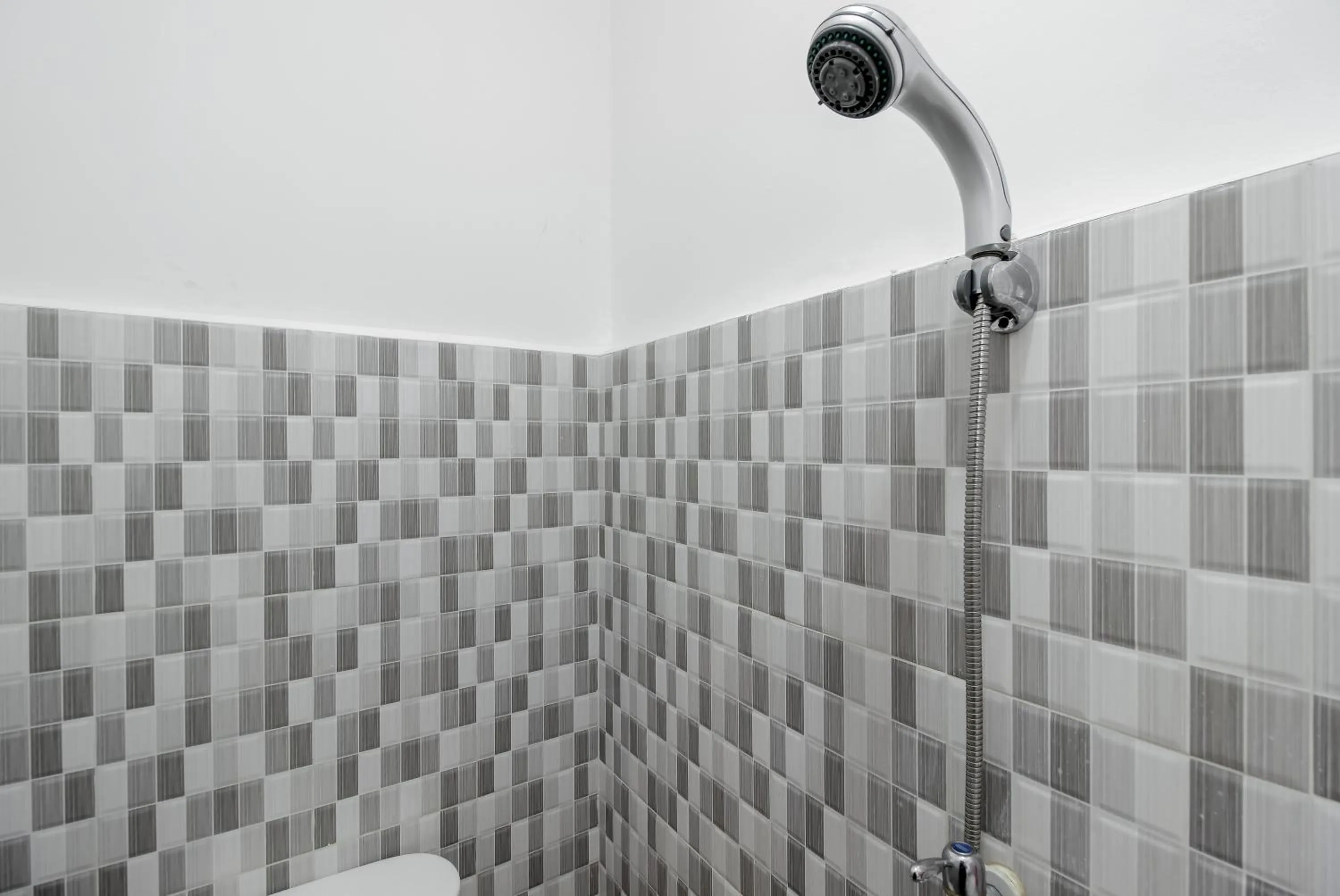 Bathroom in RedDoorz near Sam Ratulangi Airport Manado