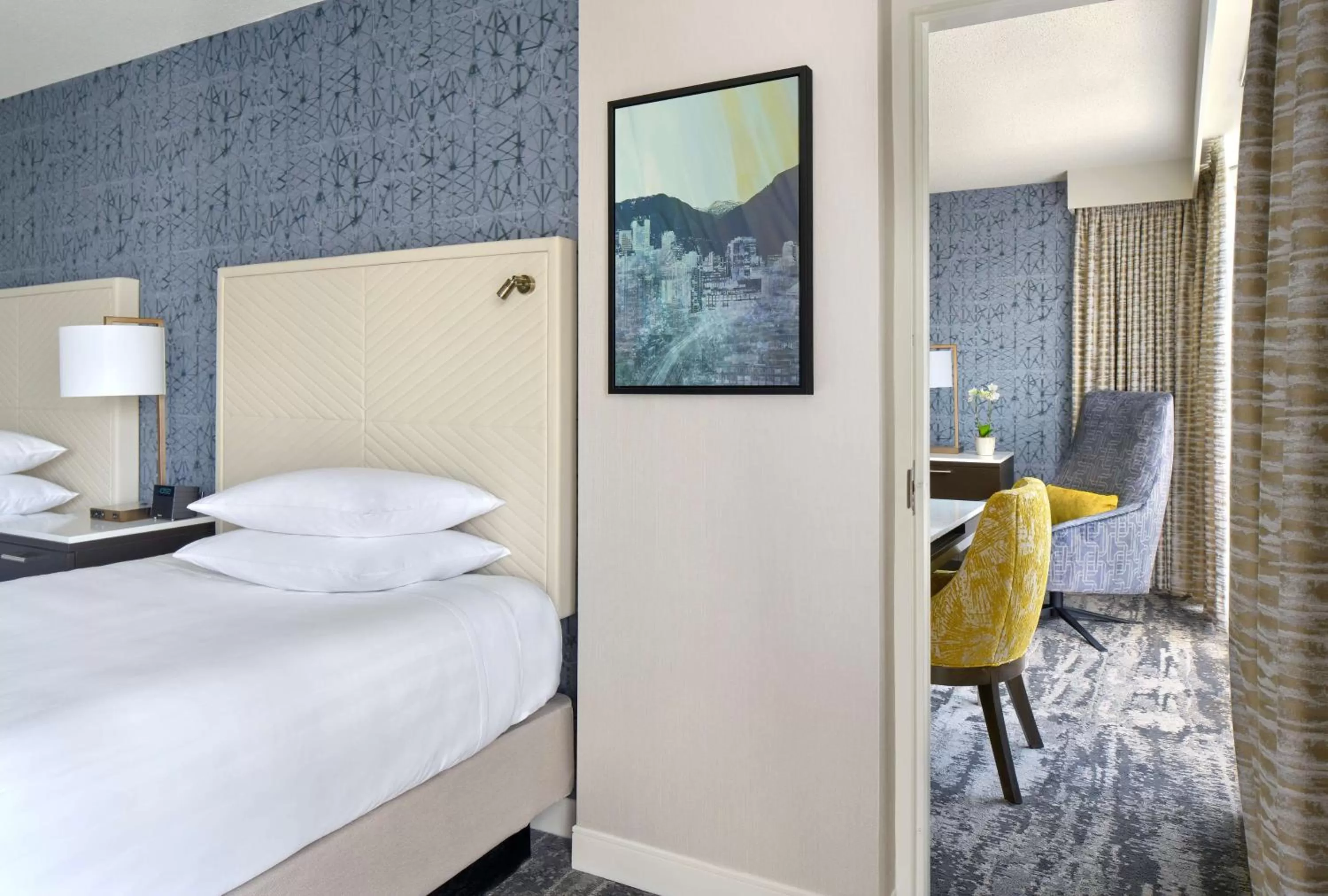 Photo of the whole room, Bed in Hyatt Regency Vancouver