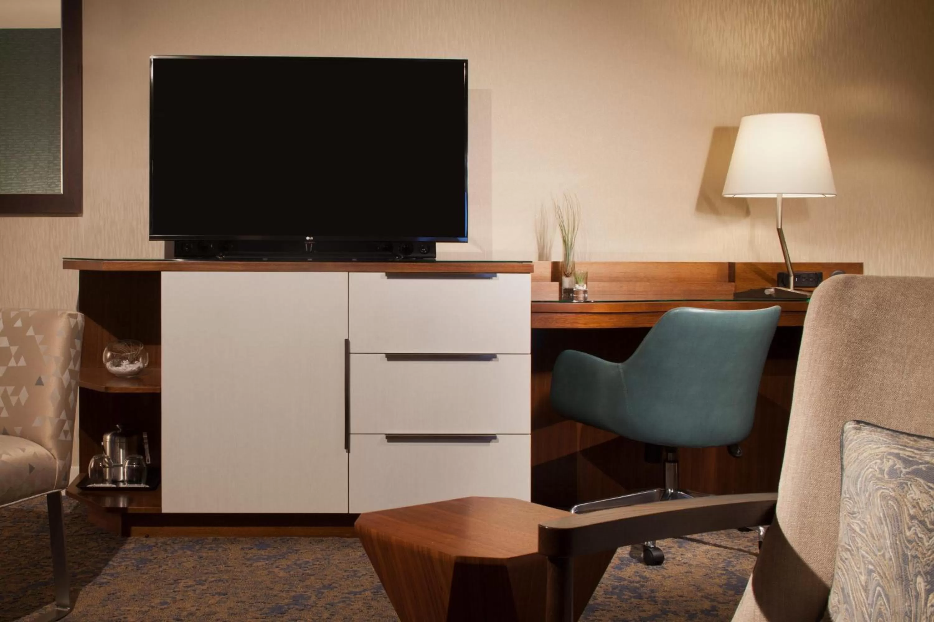 Junior Suite, 1 Bedroom Suite, 1 King in The Westin Dallas Downtown