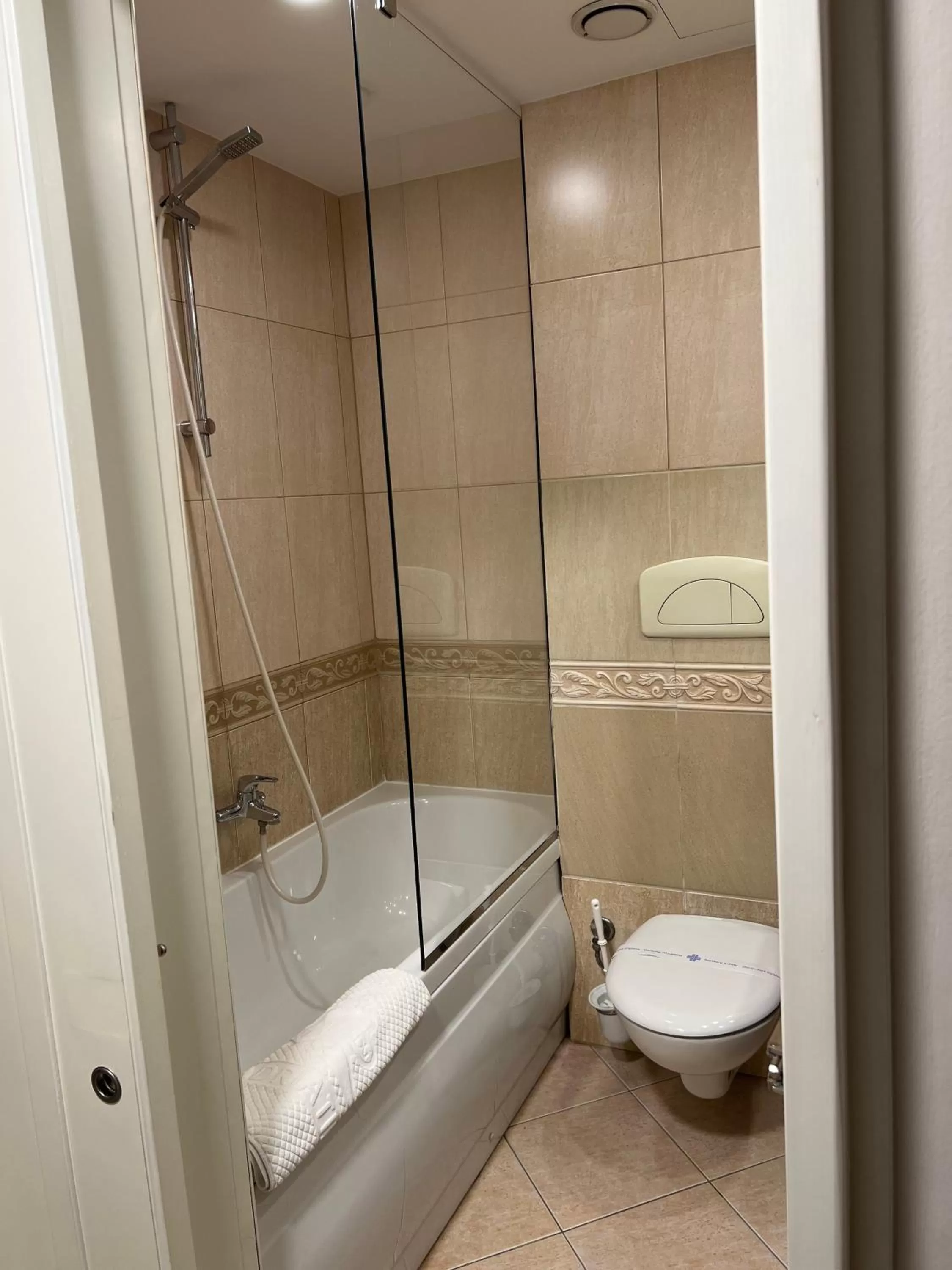 Shower in Adriatik Hotel, BW Premier Collection