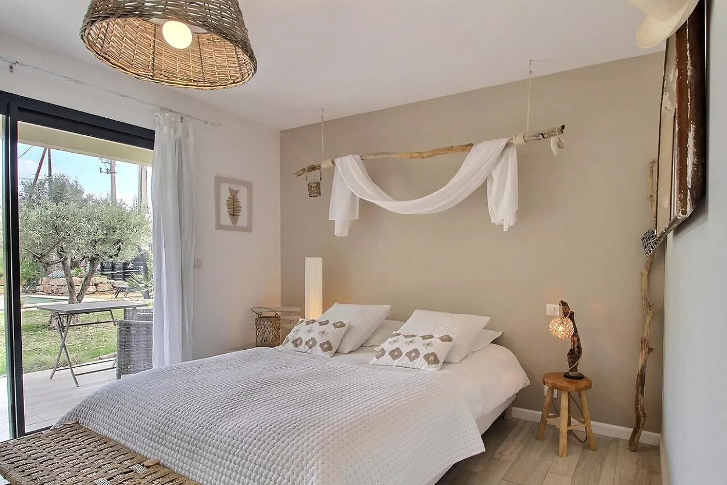 Bedroom, Bed in La Villa Aux Oliviers