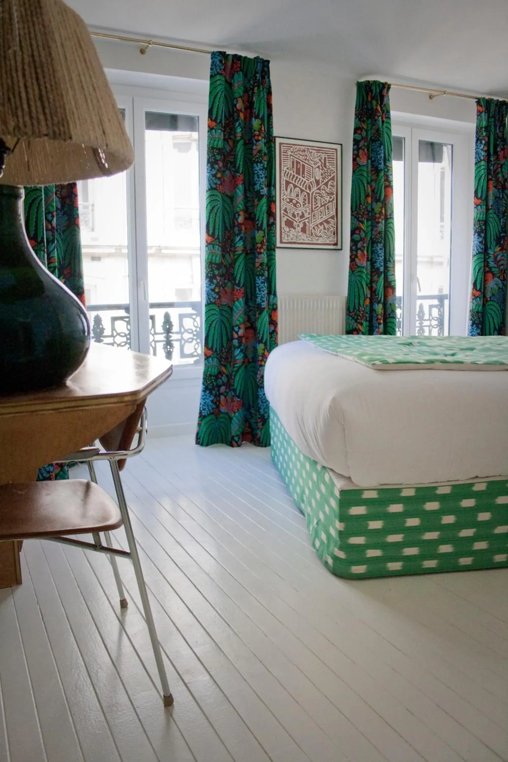 Photo of the whole room, Bed in Hôtel du Temps