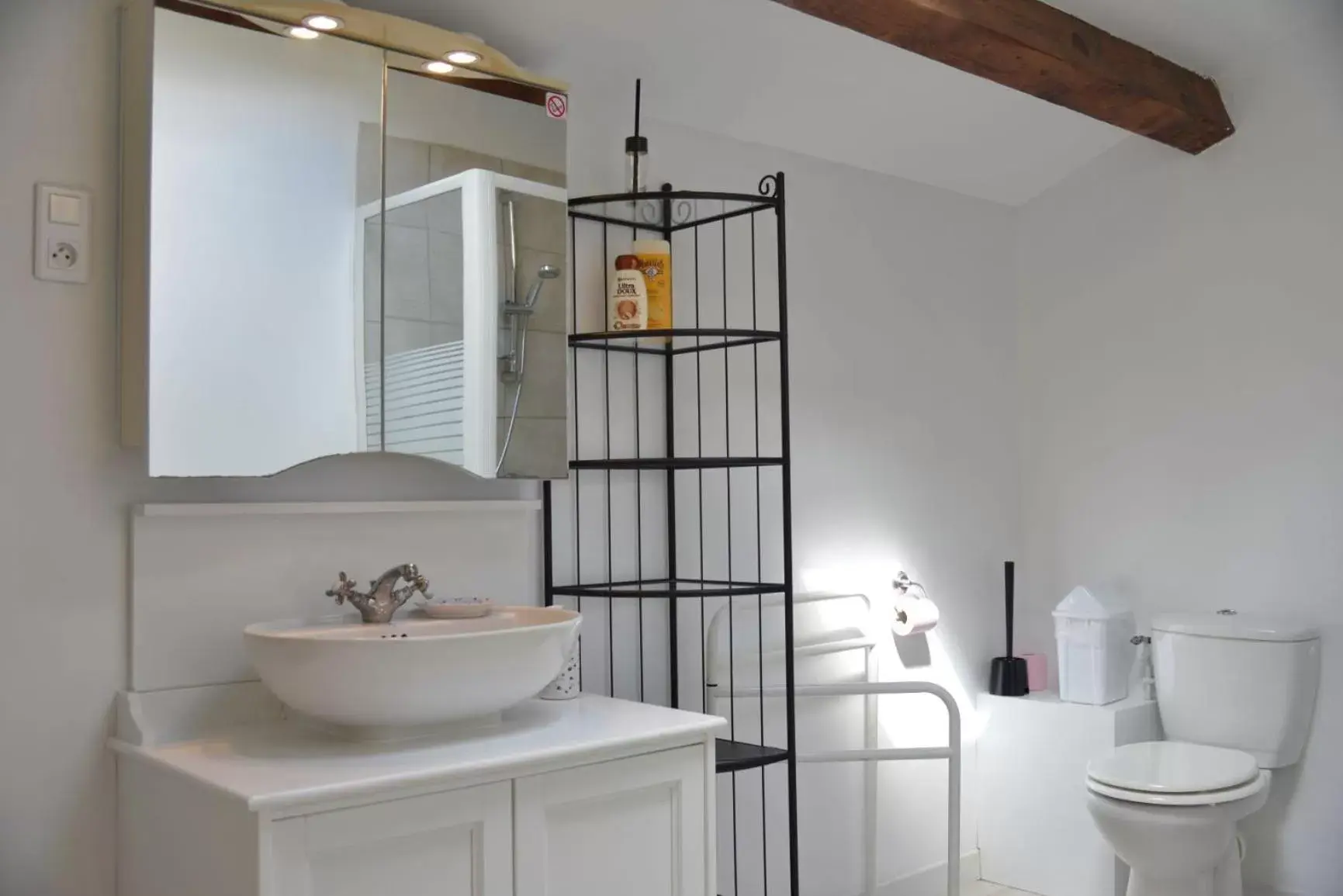 Shower, Bathroom in Au Grand Bonheur