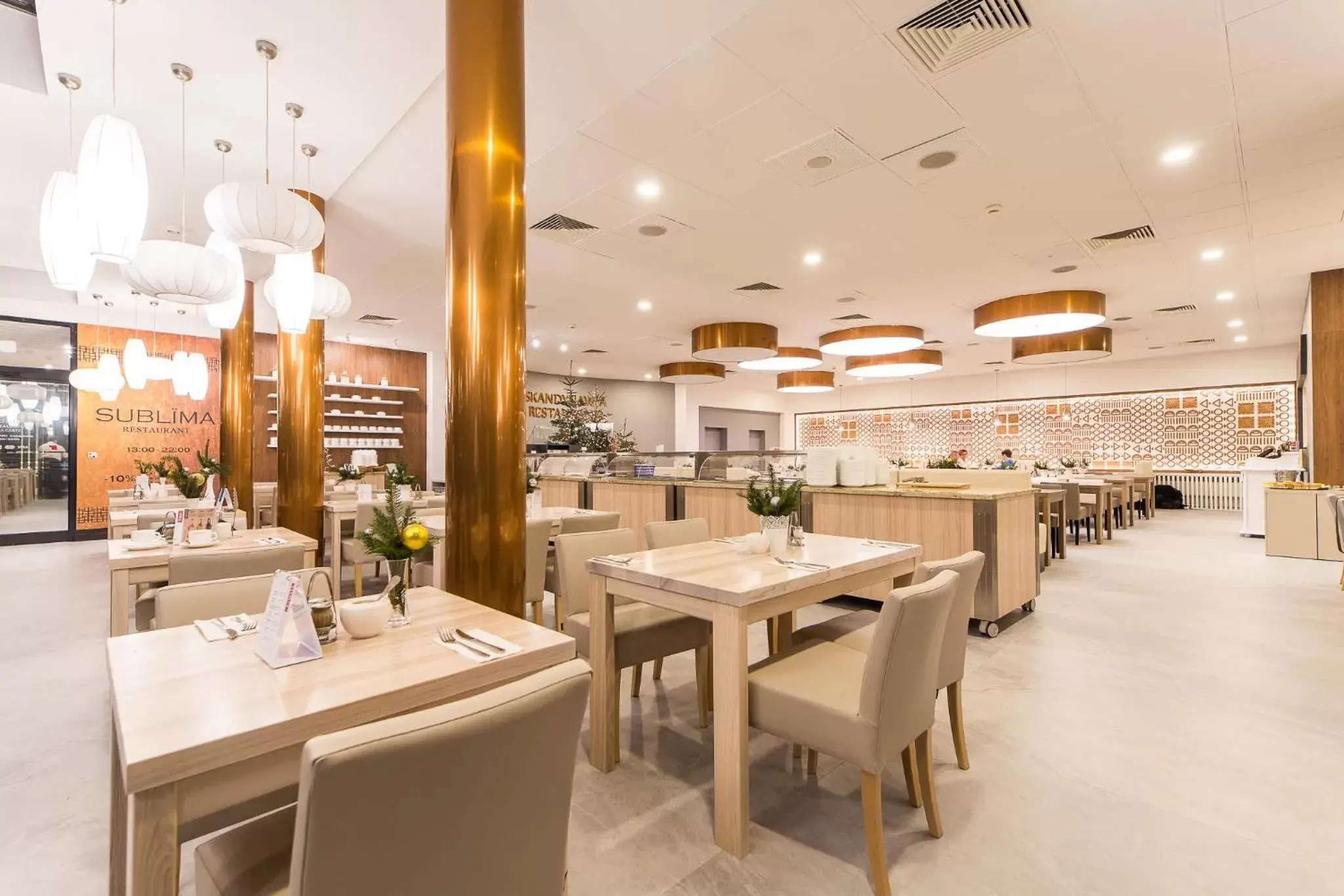 Restaurant/Places to Eat in Hotel New Skanpol