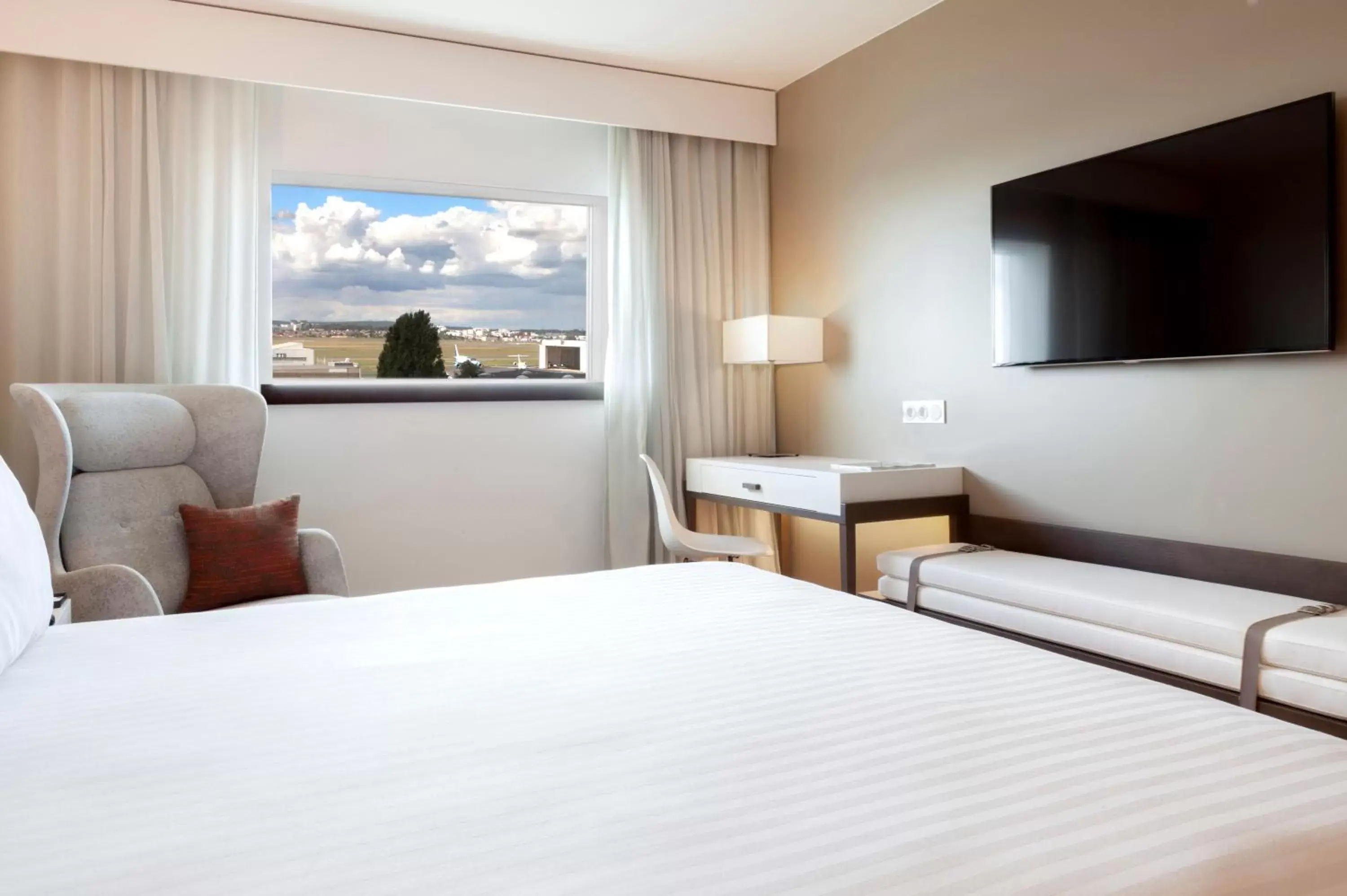 Landmark view, Bed in AC Hotel by Marriott Paris Le Bourget Airport