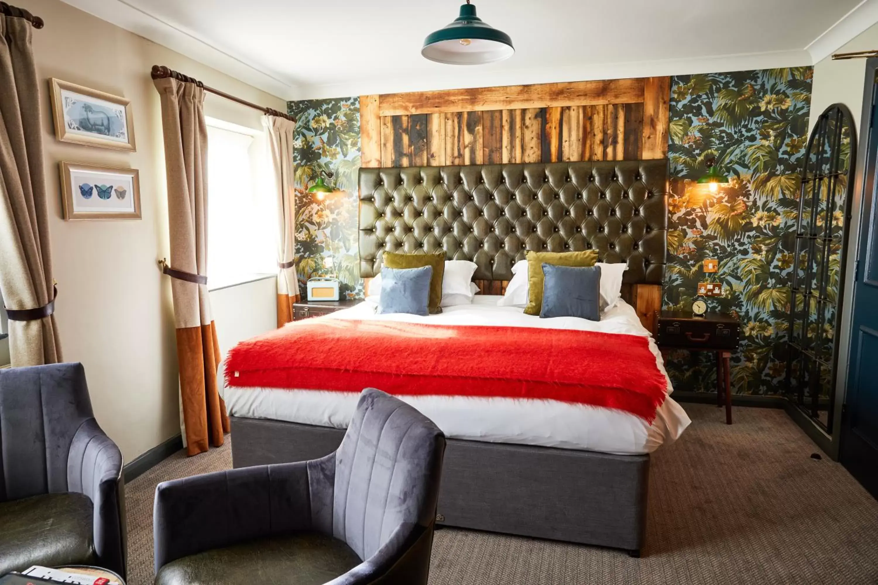 Photo of the whole room, Bed in The Fleece at Cirencester