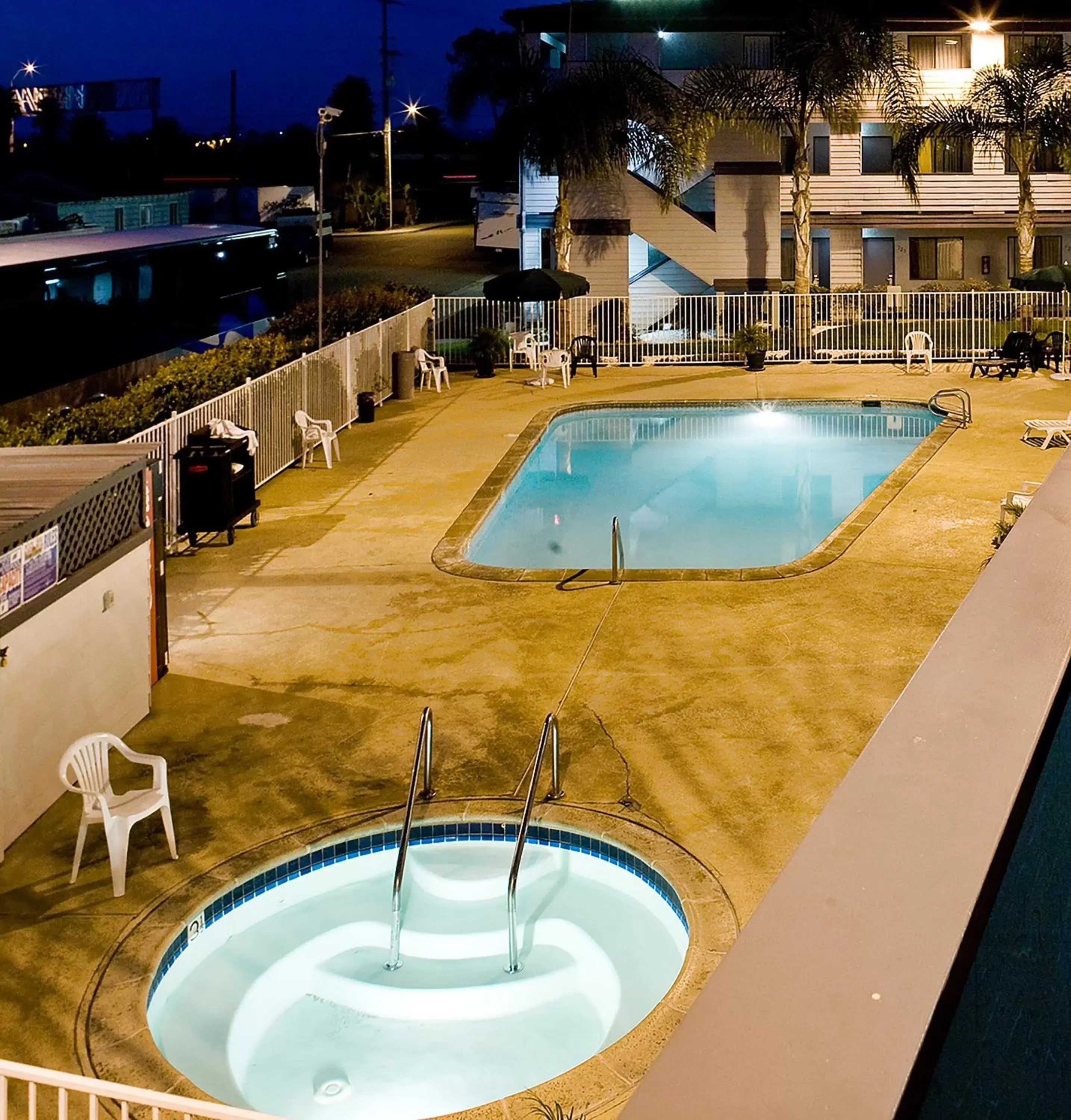 Swimming Pool in Heritage Inn San Diego