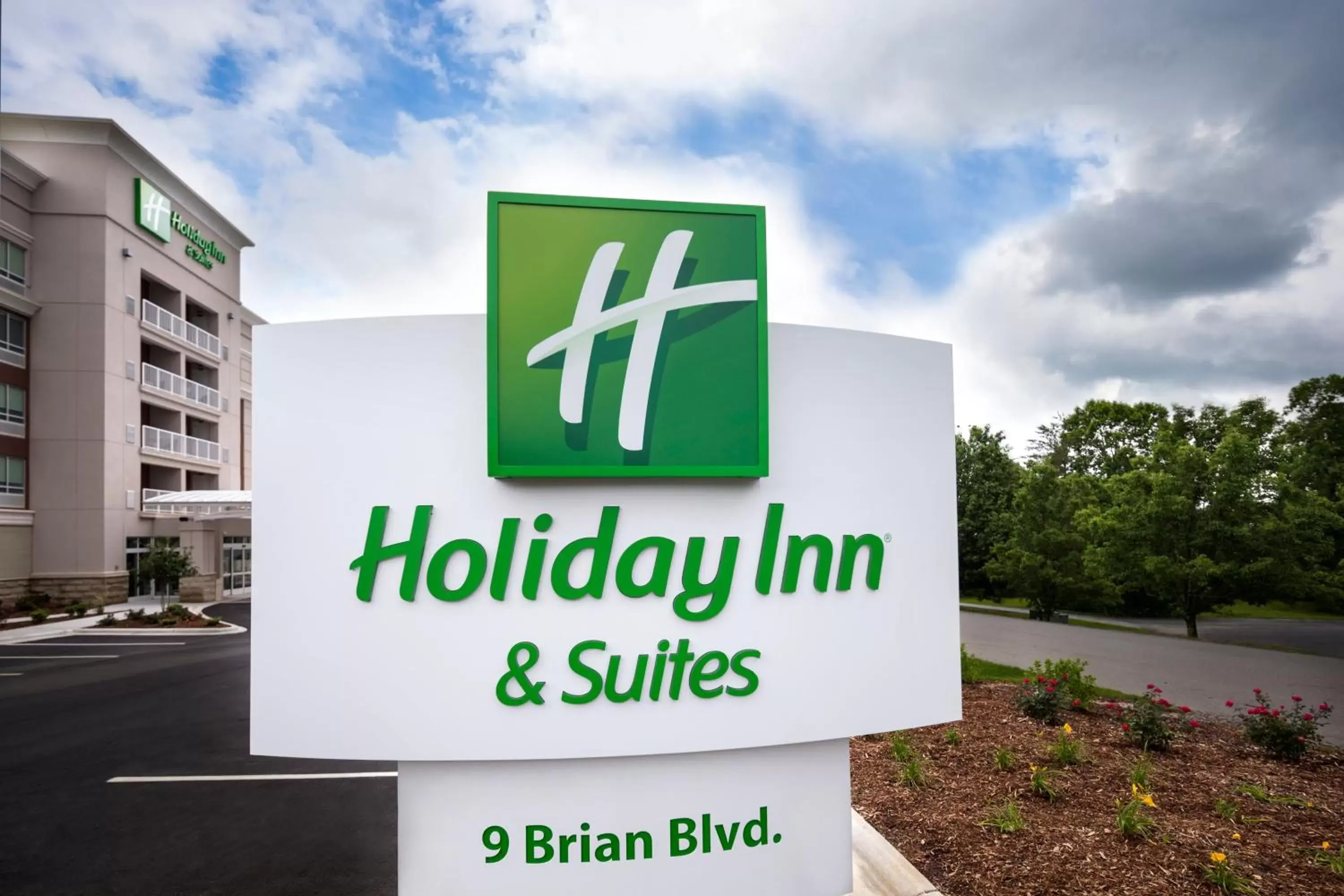 Property building in Holiday Inn & Suites Arden - Asheville Airport by IHG Property building in Holiday Inn & Suites Arden - Asheville Airport by IHG