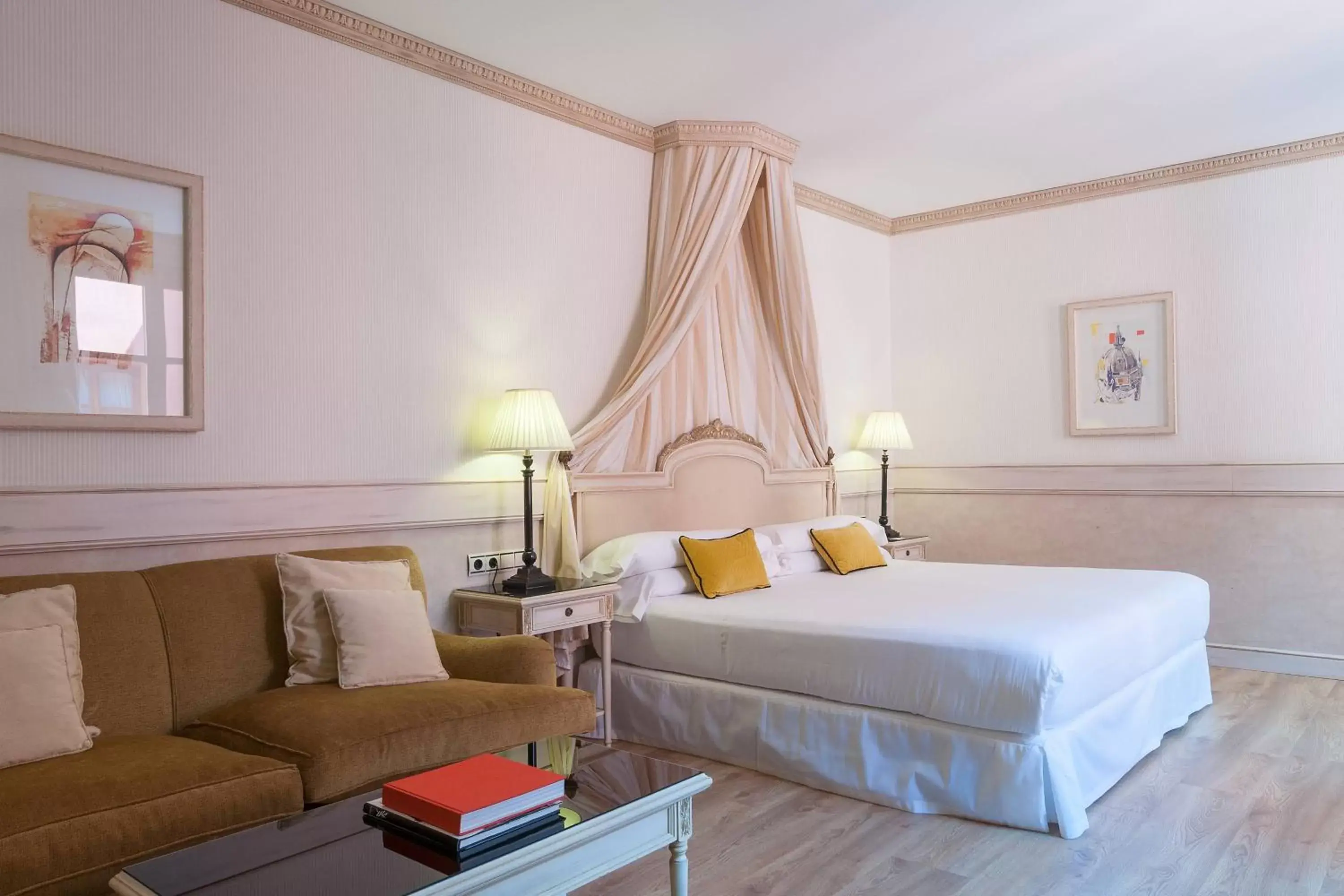 Photo of the whole room, Bed in Eugenia de Montijo, Autograph Collection