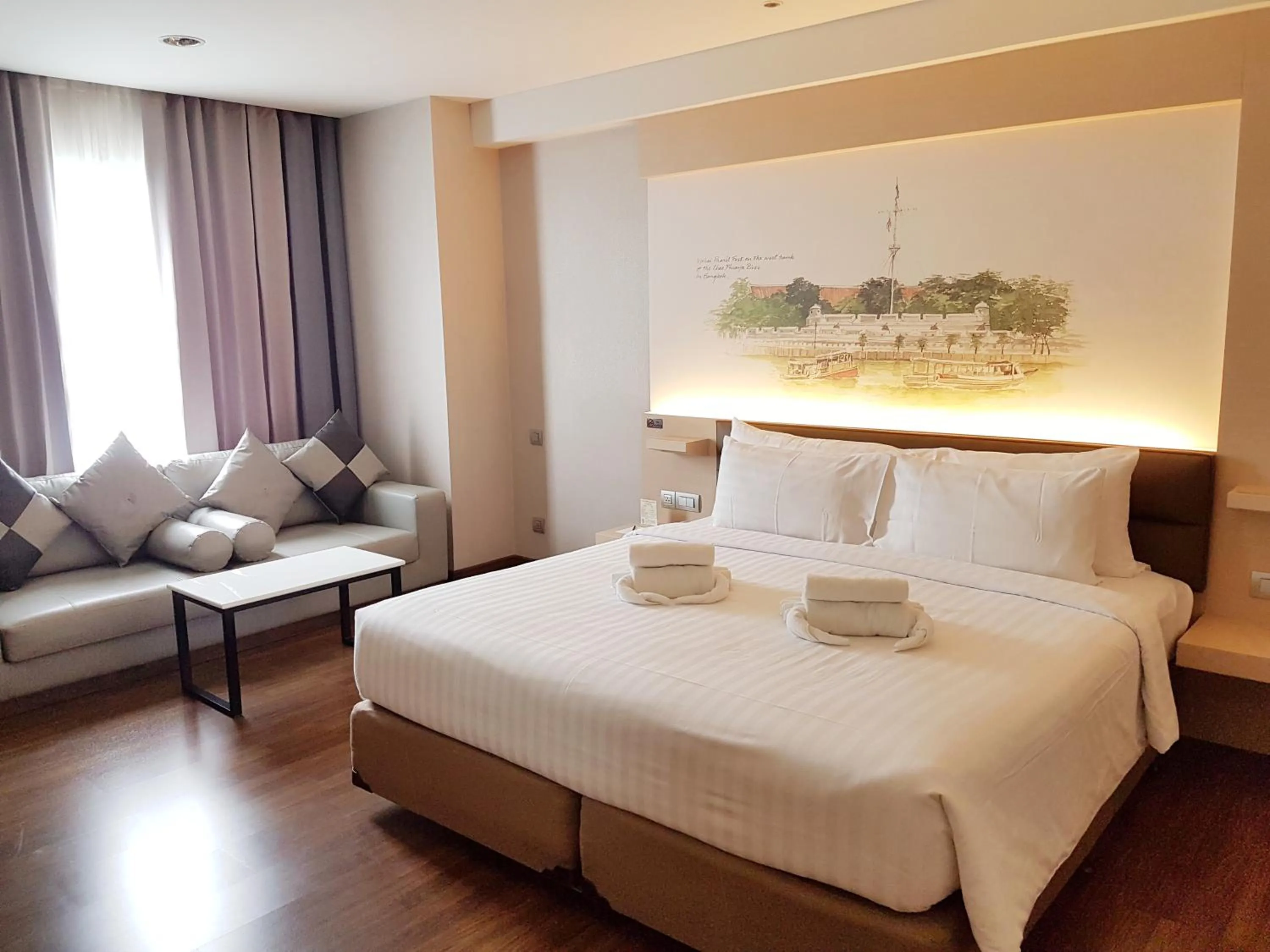 Bed in Parinda Hotel