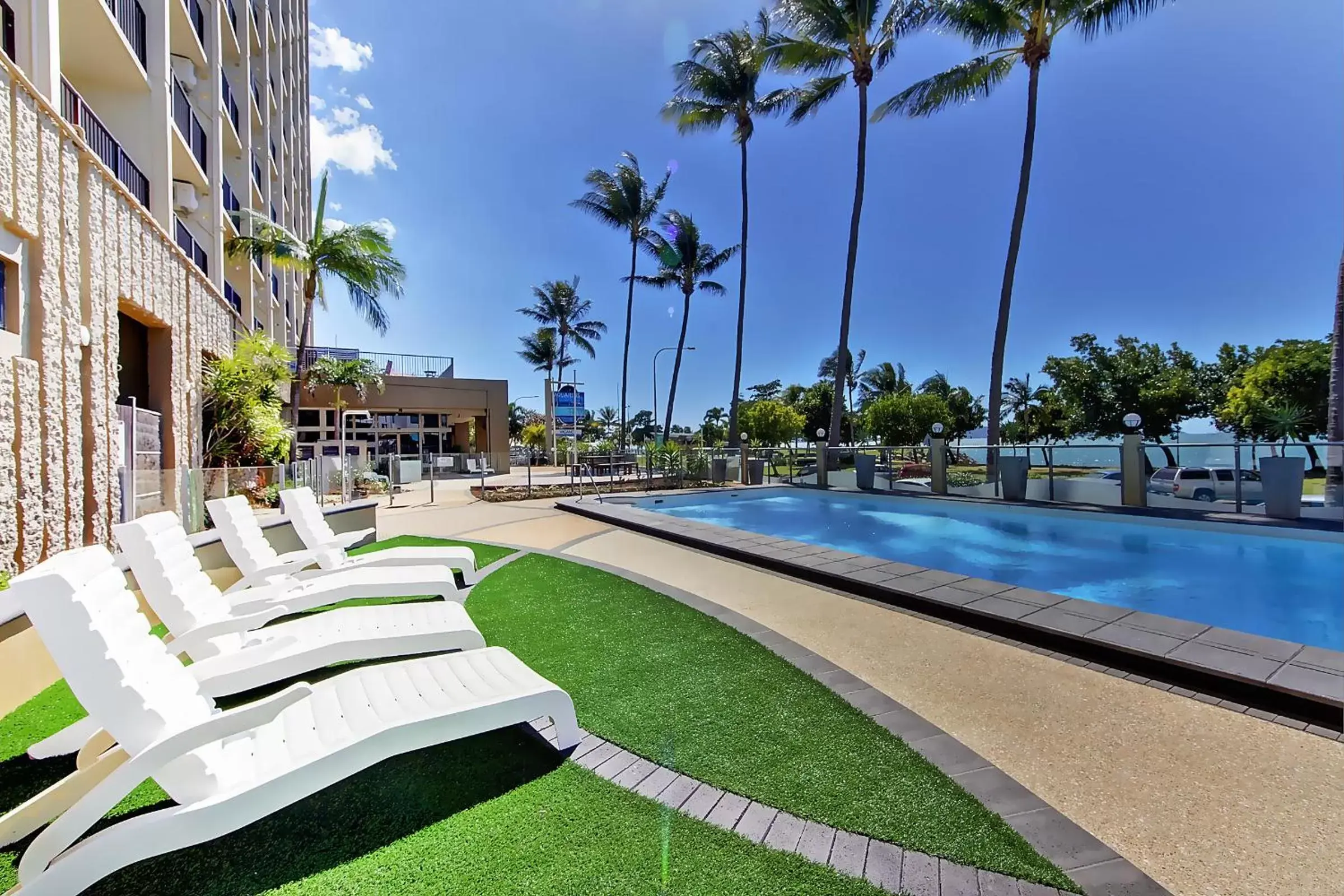 Garden, Swimming Pool in Aquarius On The Beach