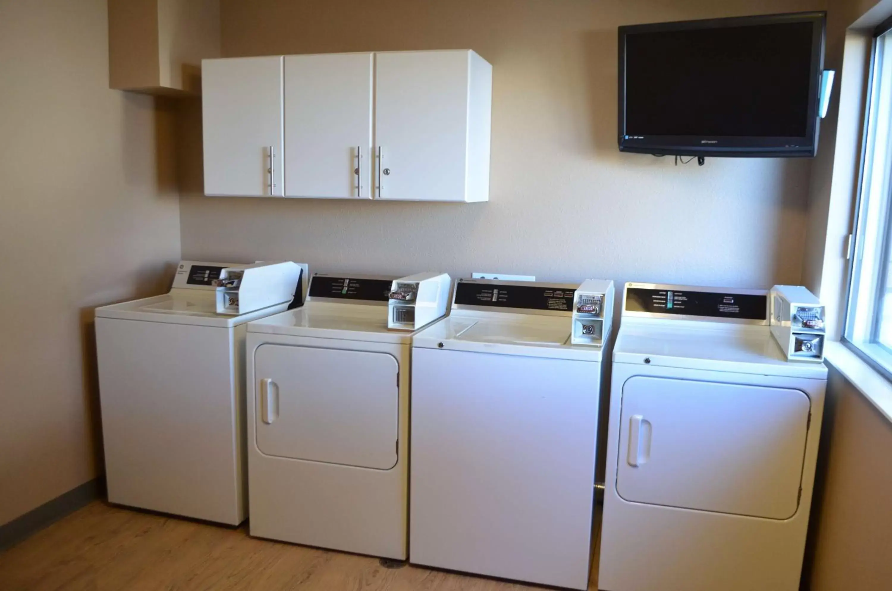 laundry in Best Western West Towne Suites