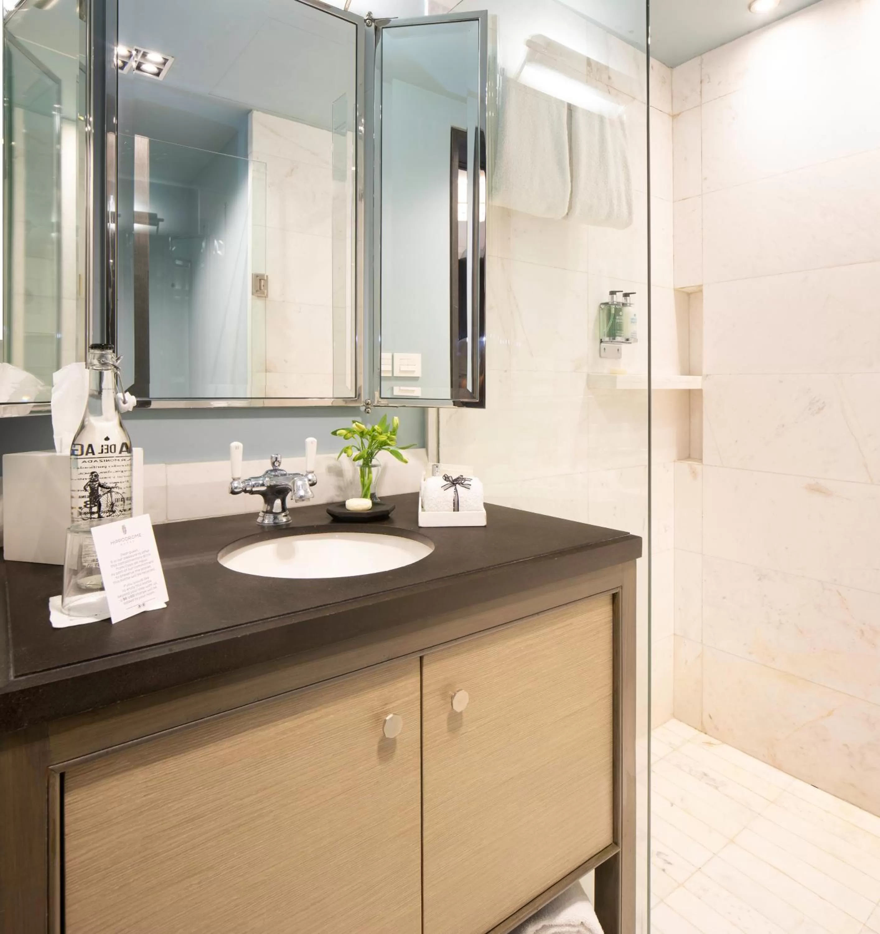 Bathroom in Hippodrome Hotel Condesa