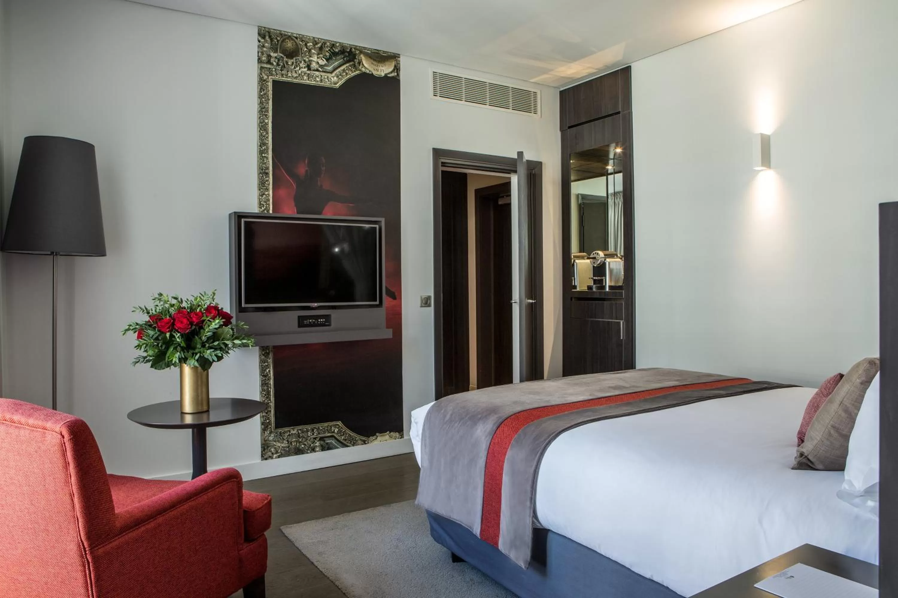 Photo of the whole room, Bed in Hotel Indigo Paris - Opera by IHG