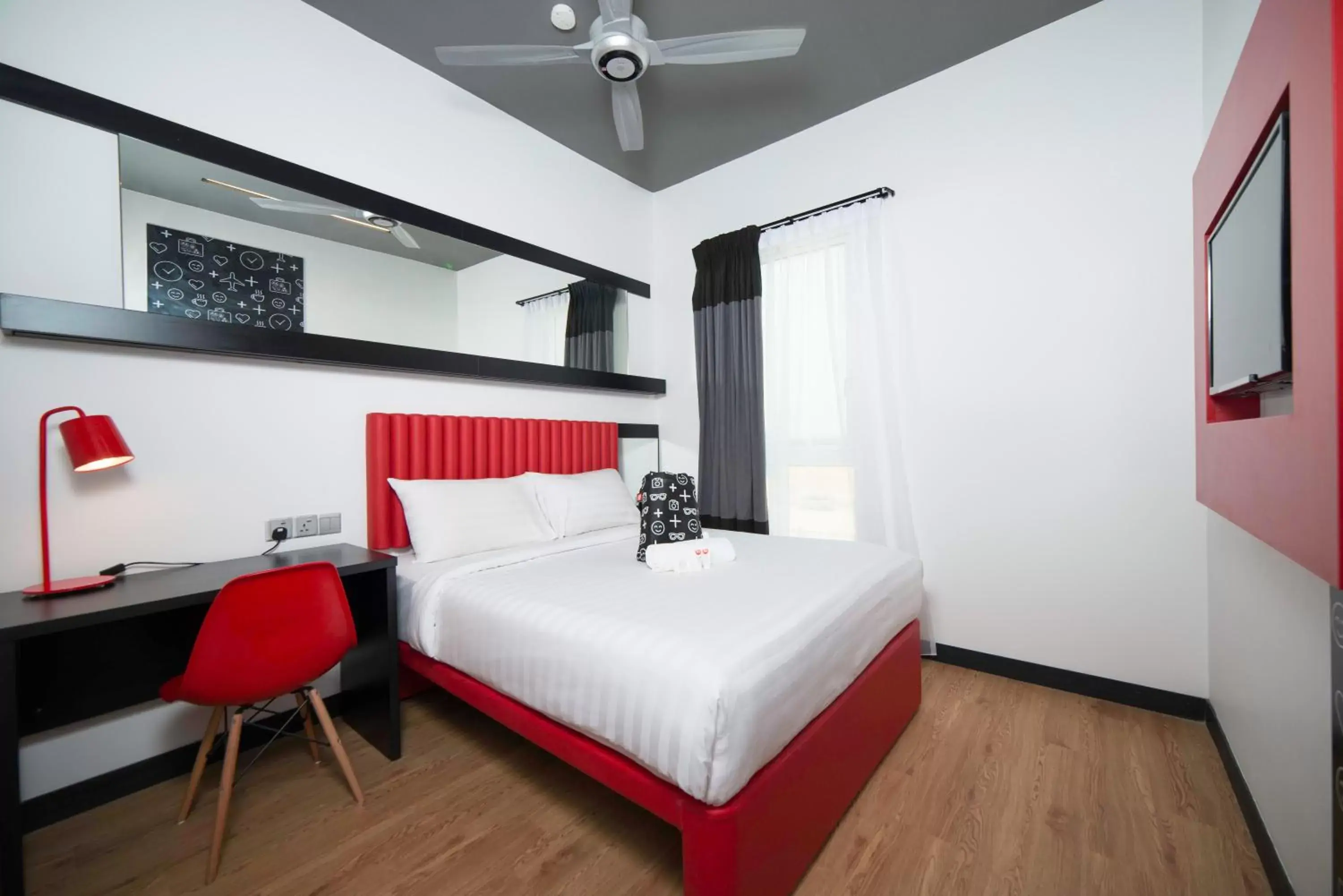 Bedroom, Bed in Tune Hotel KLIA-KLIA2, Airport Transit Hotel