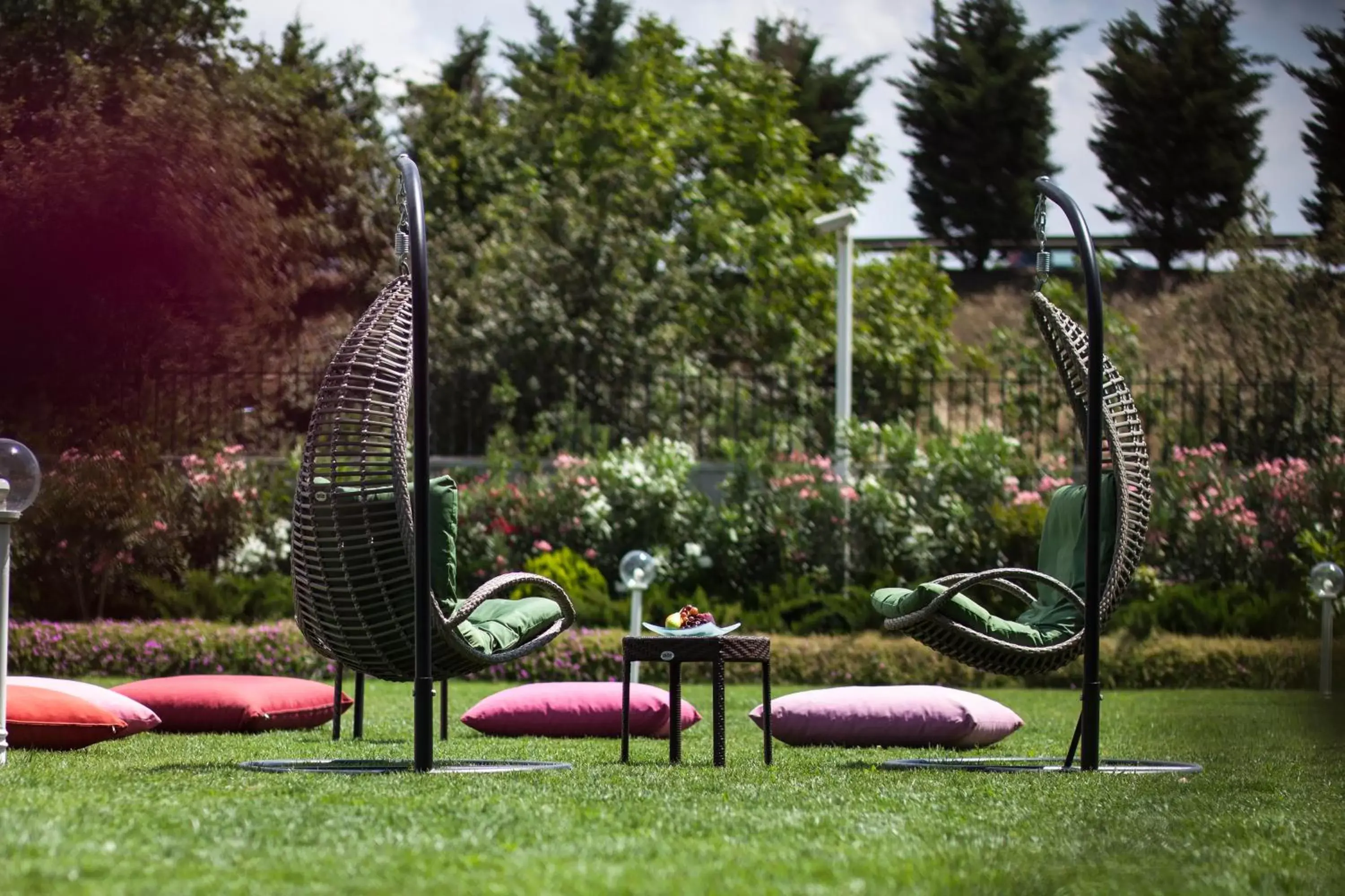Restaurant/places to eat, Garden in Crowne Plaza Istanbul Oryapark, an IHG Hotel