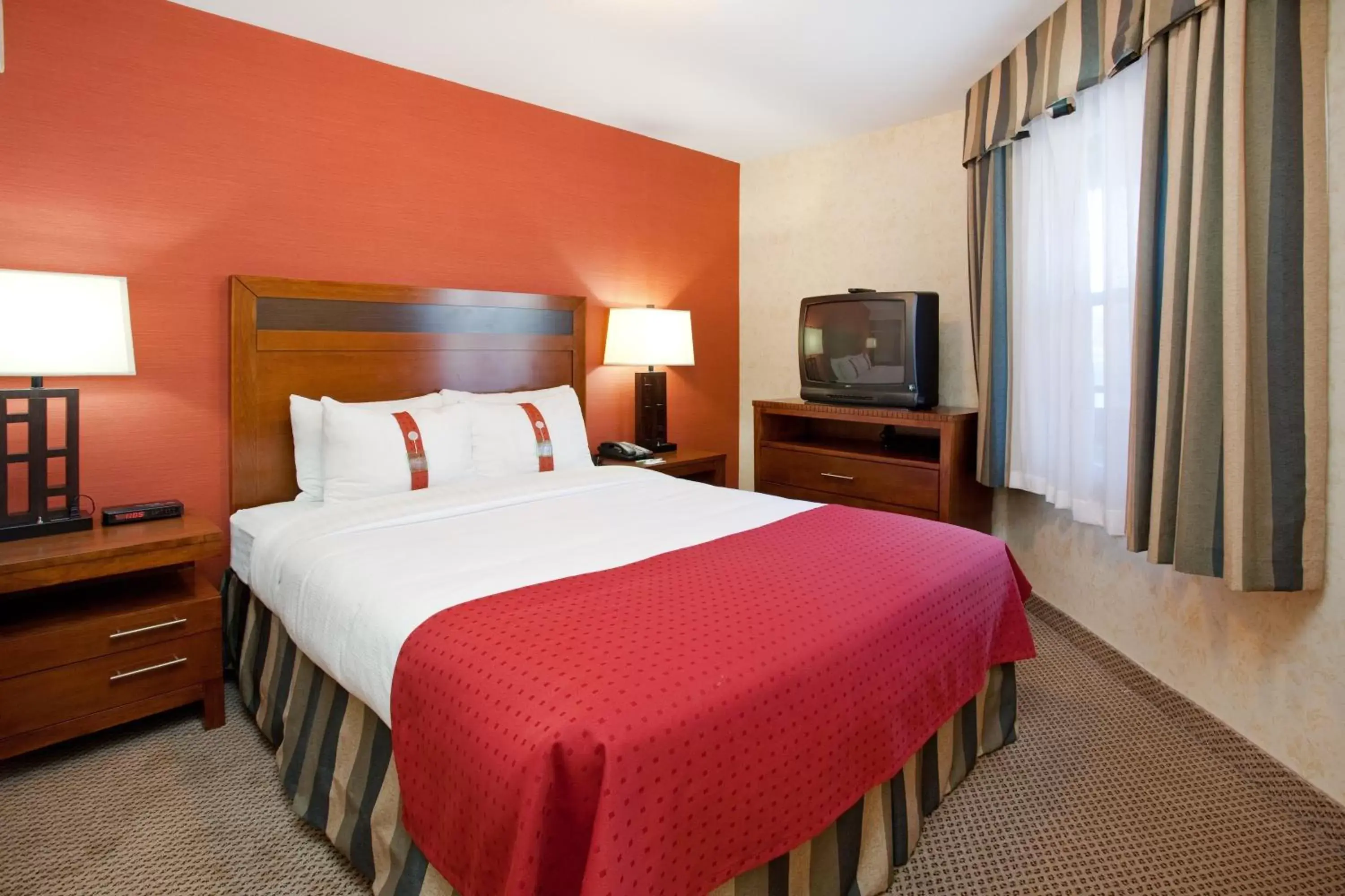 Bed in Holiday Inn Hotel & Suites Osoyoos, an IHG Hotel