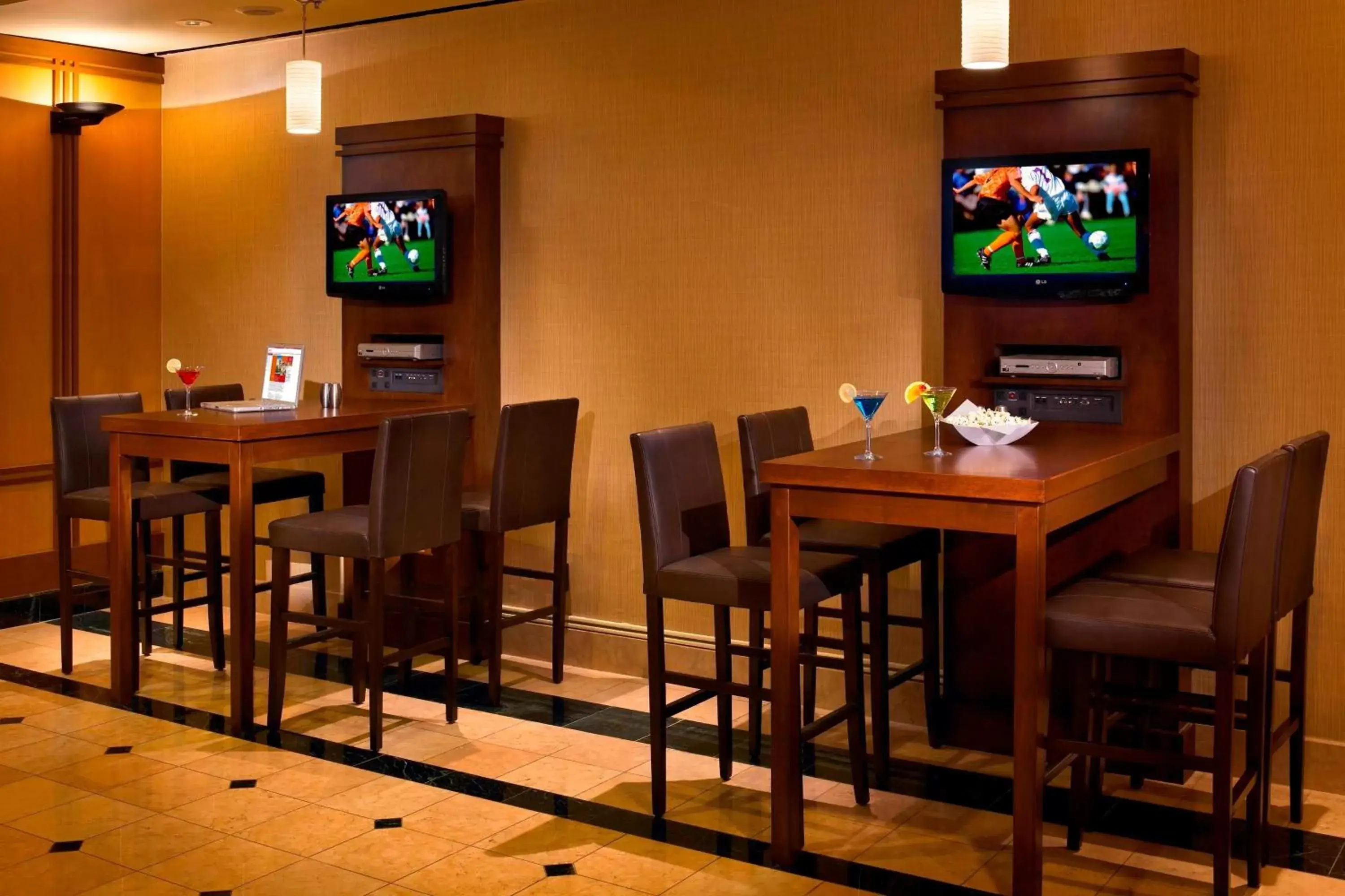 Lobby or reception, Restaurant/Places to Eat in Hampton Inn & Suites Downers Grove Chicago