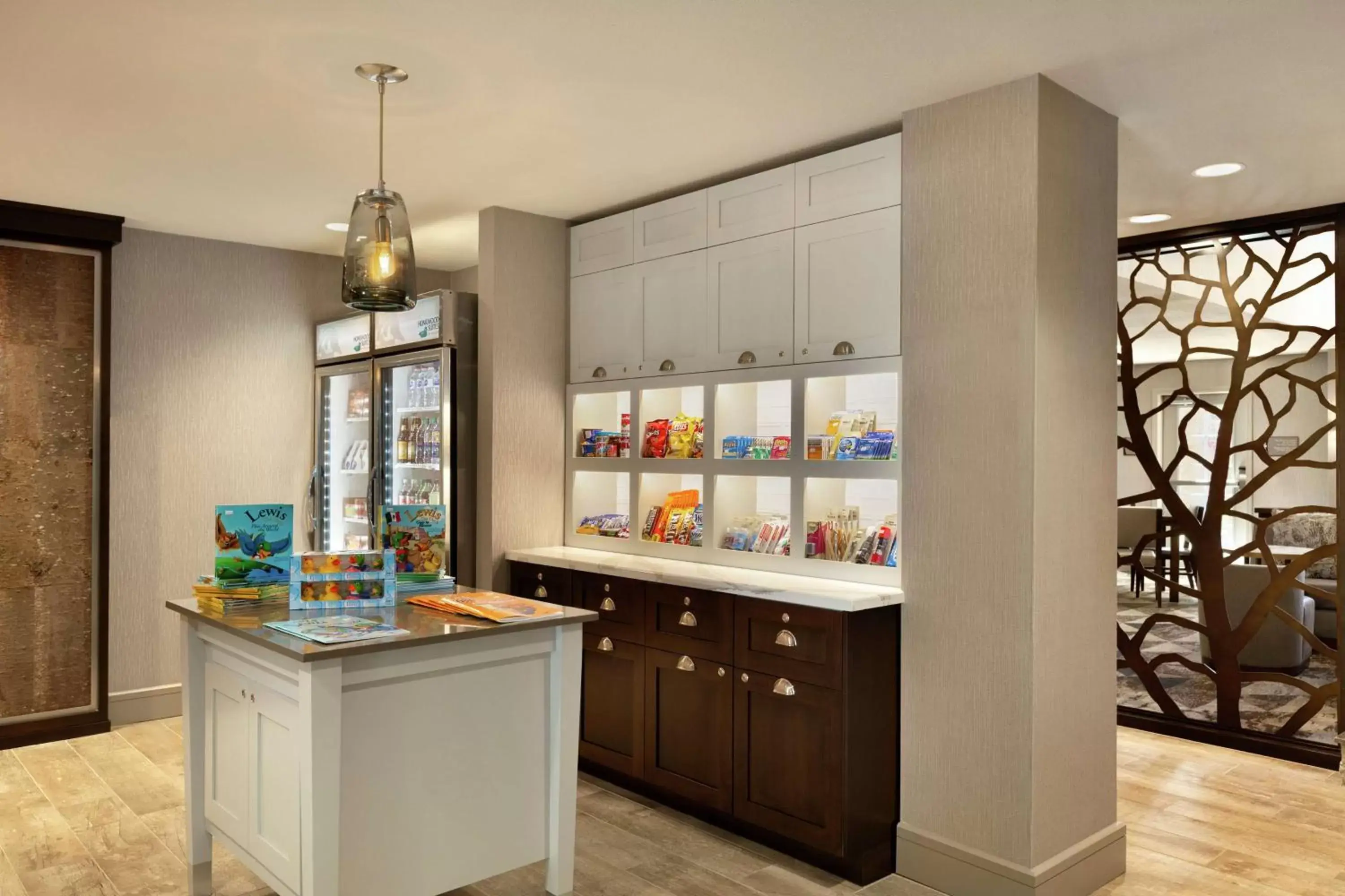 Dining area, Kitchen/Kitchenette in Homewood Suites by Hilton Portland Airport