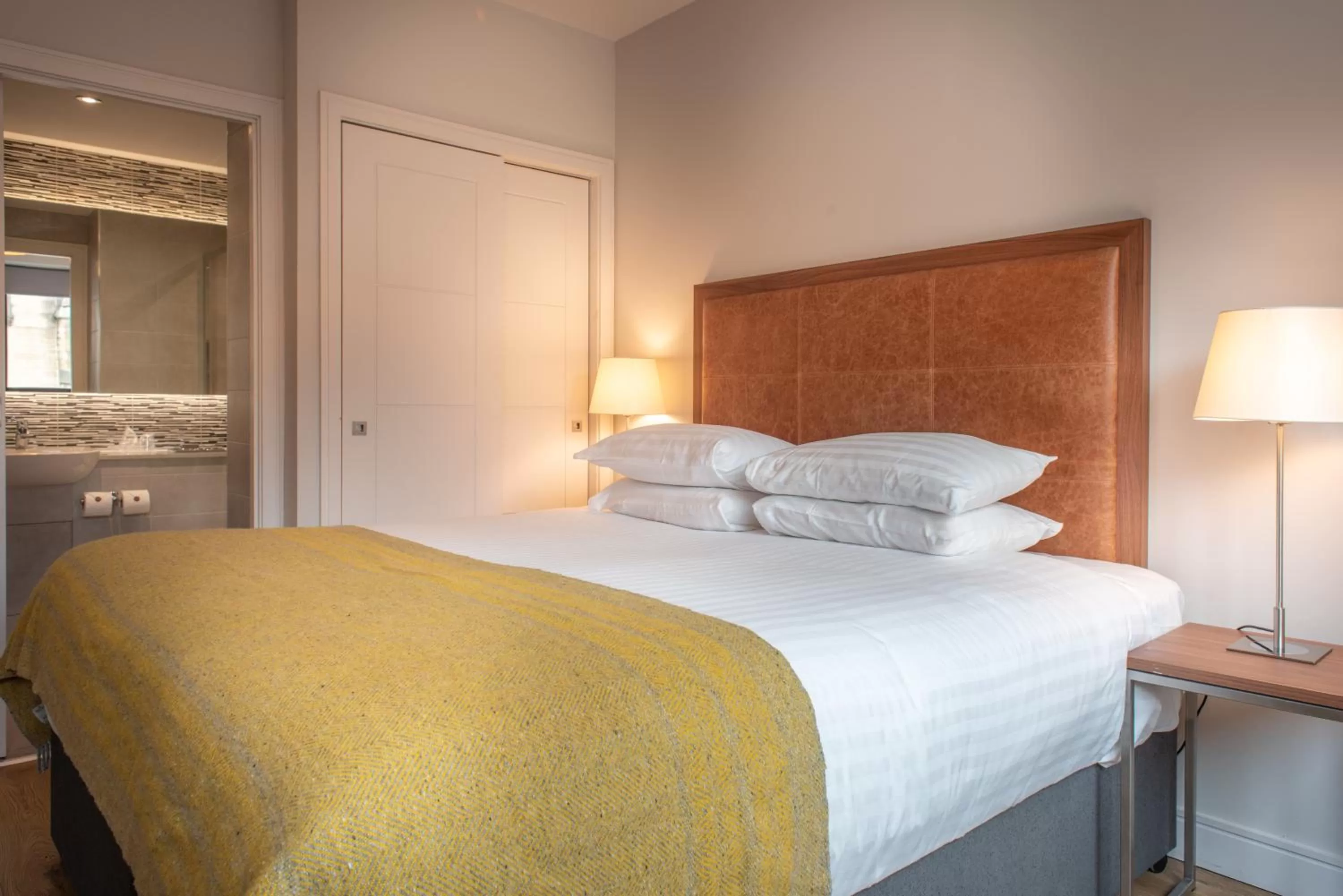 Bed in PREMIER SUITES PLUS Glasgow Bath Street