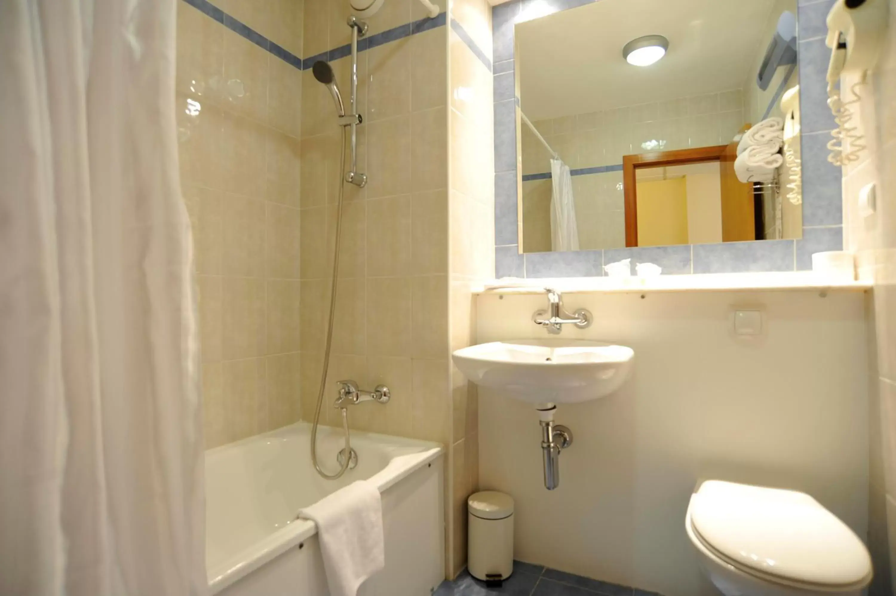 Toilet, Bathroom in Hotel YIT Ciudad de Elche