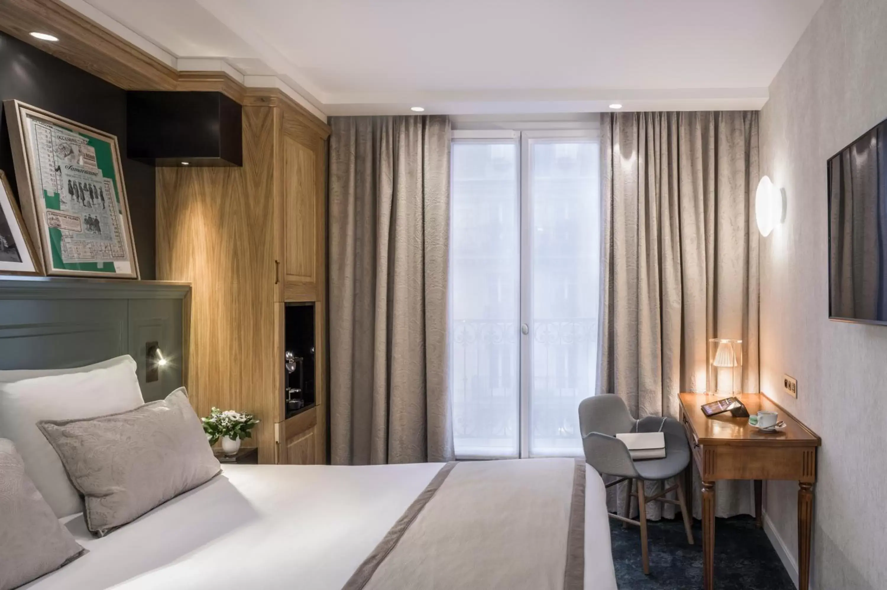 Bed in Hotel Ducs de Bourgogne